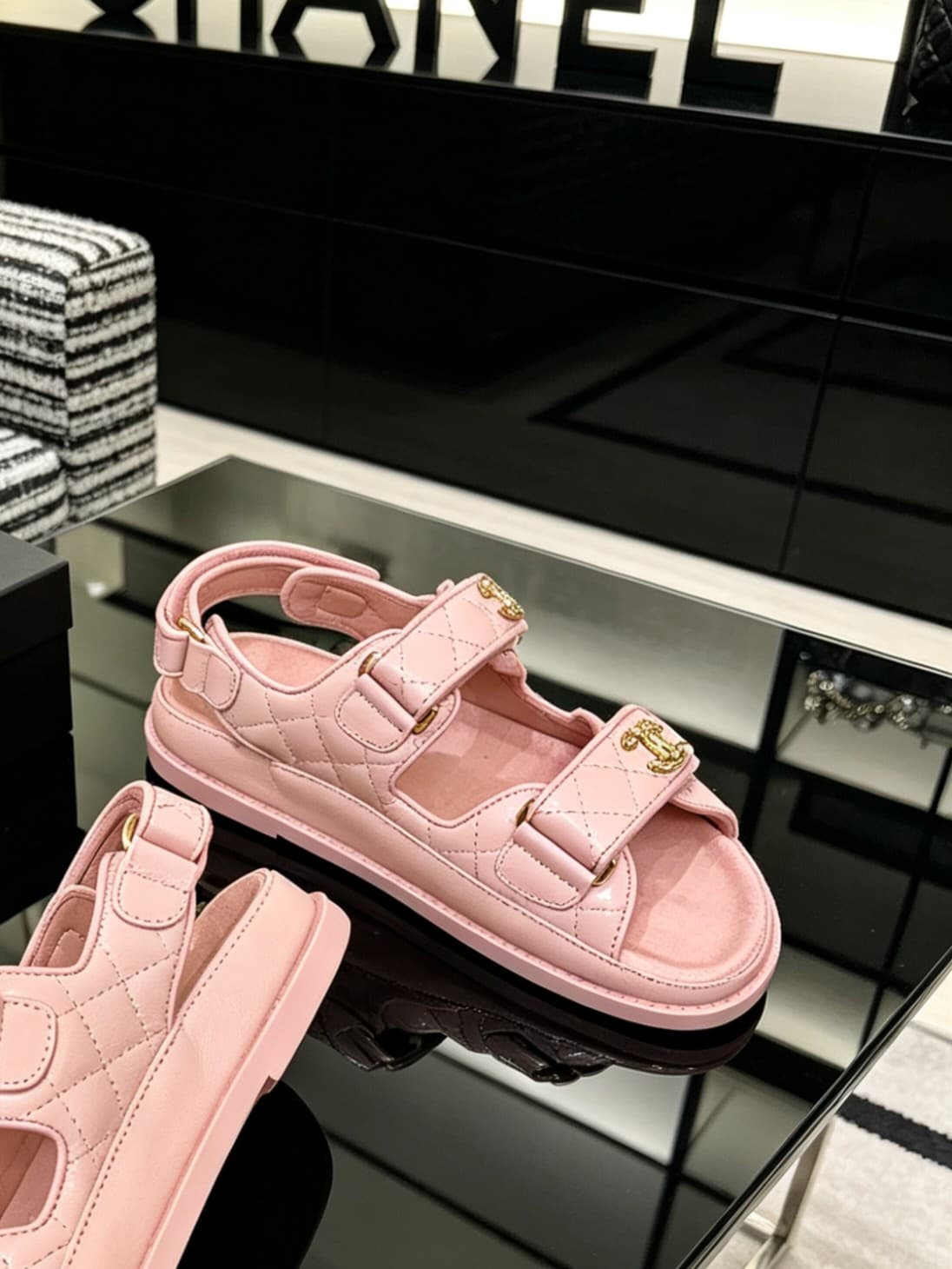 D4032 Delivered in a special box packaging for Chanel — image 6