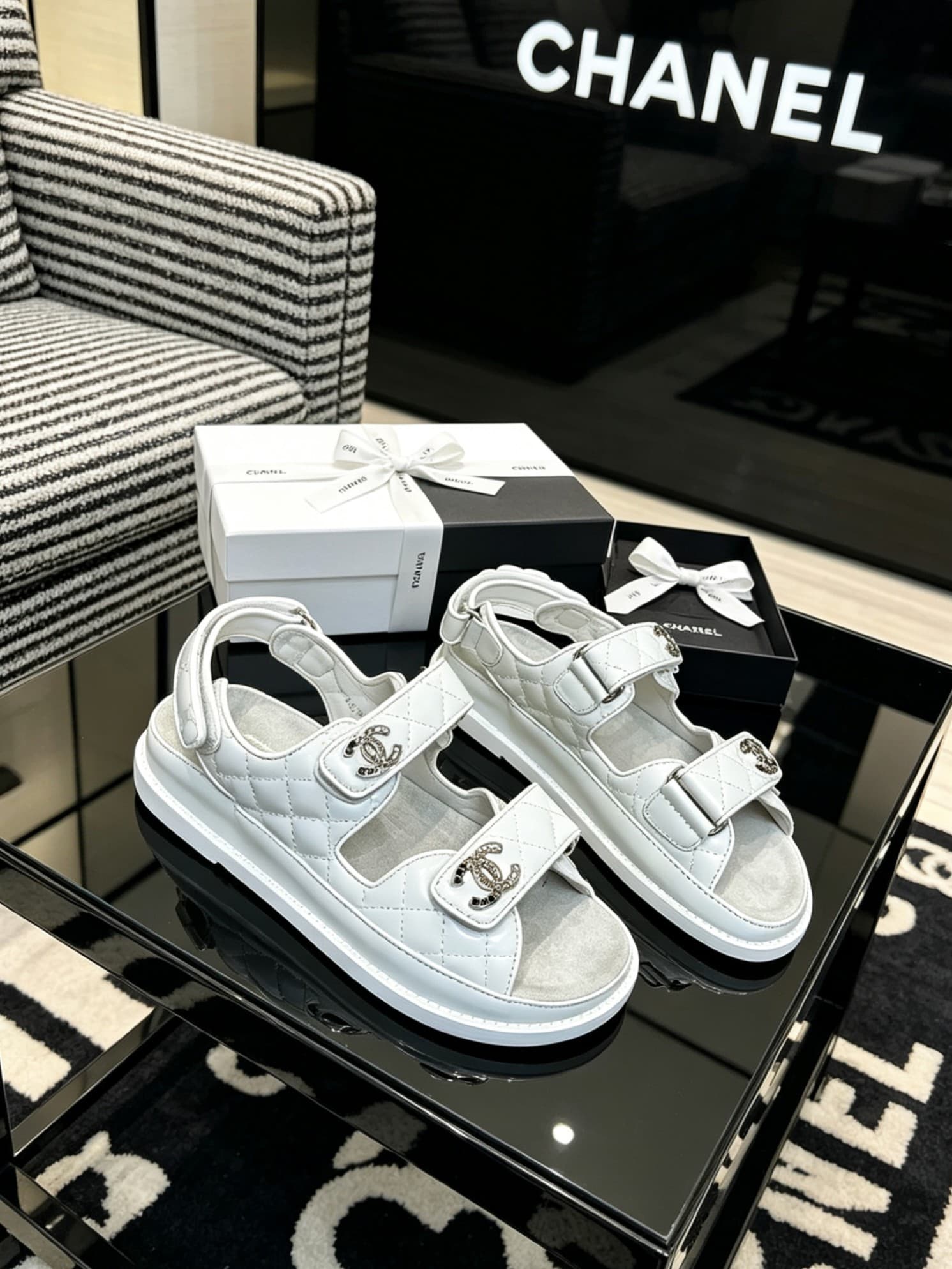 D4031 Delivered in a special box packaging for Chanel — image 3