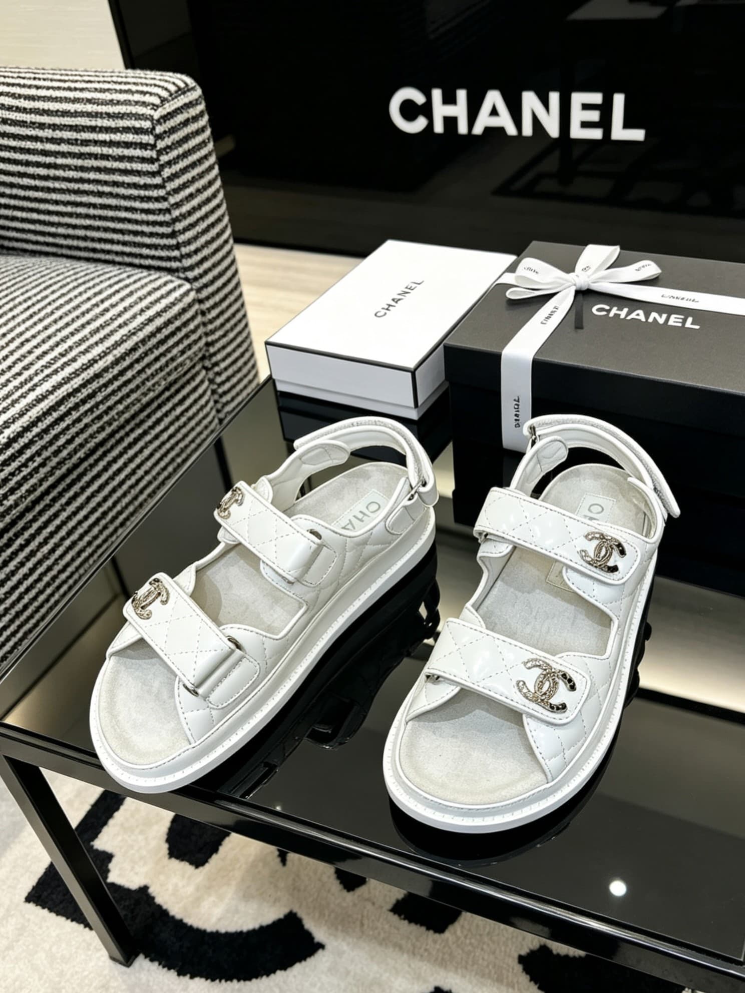 D4031 Delivered in a special box packaging for Chanel — image 5