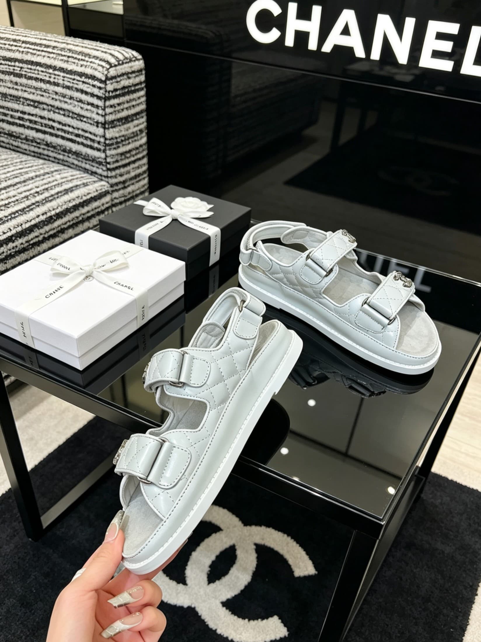 D4031 Delivered in a special box packaging for Chanel — image 6