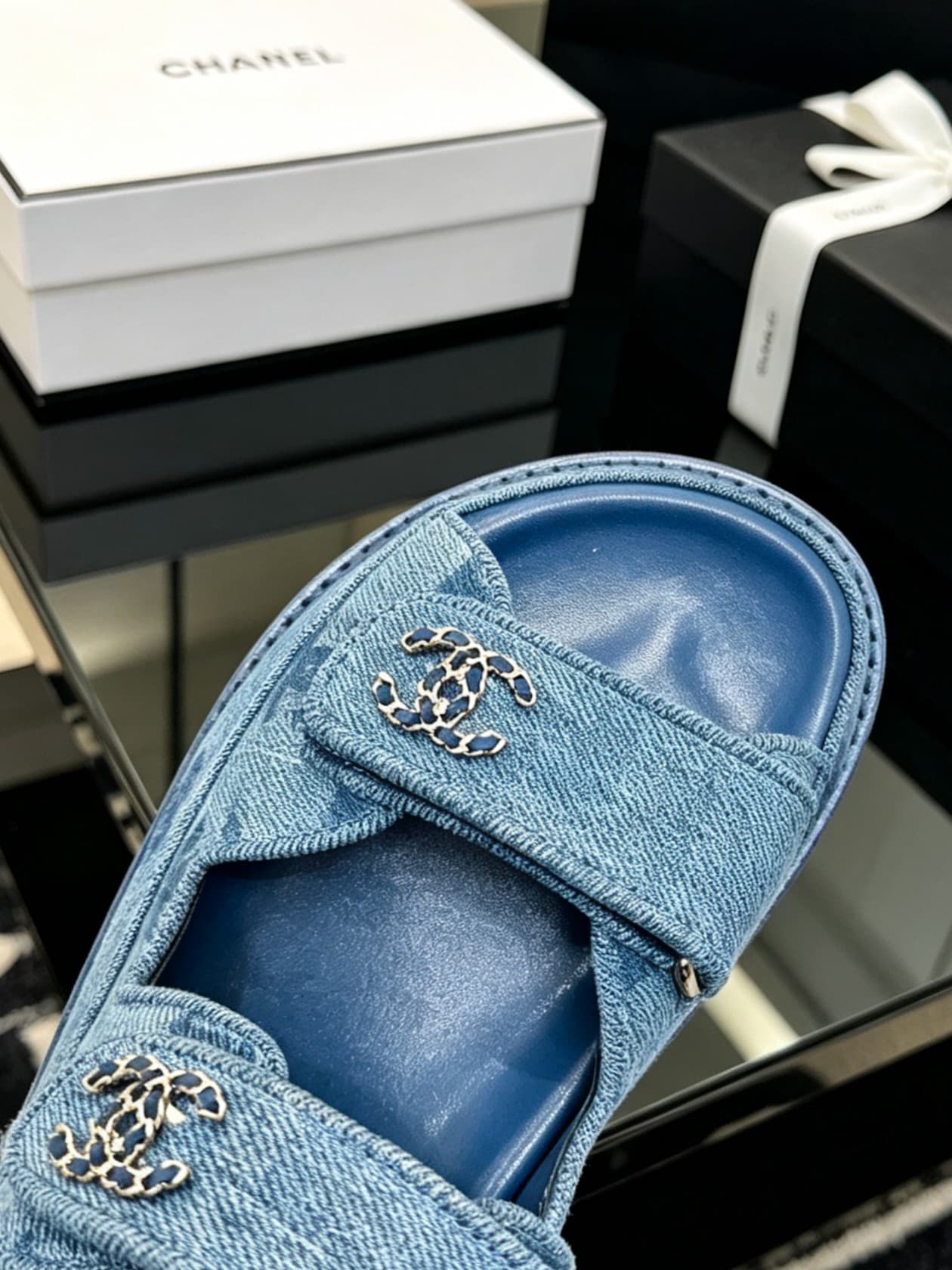 D4030 Delivered in a special box packaging for Chanel — image 7