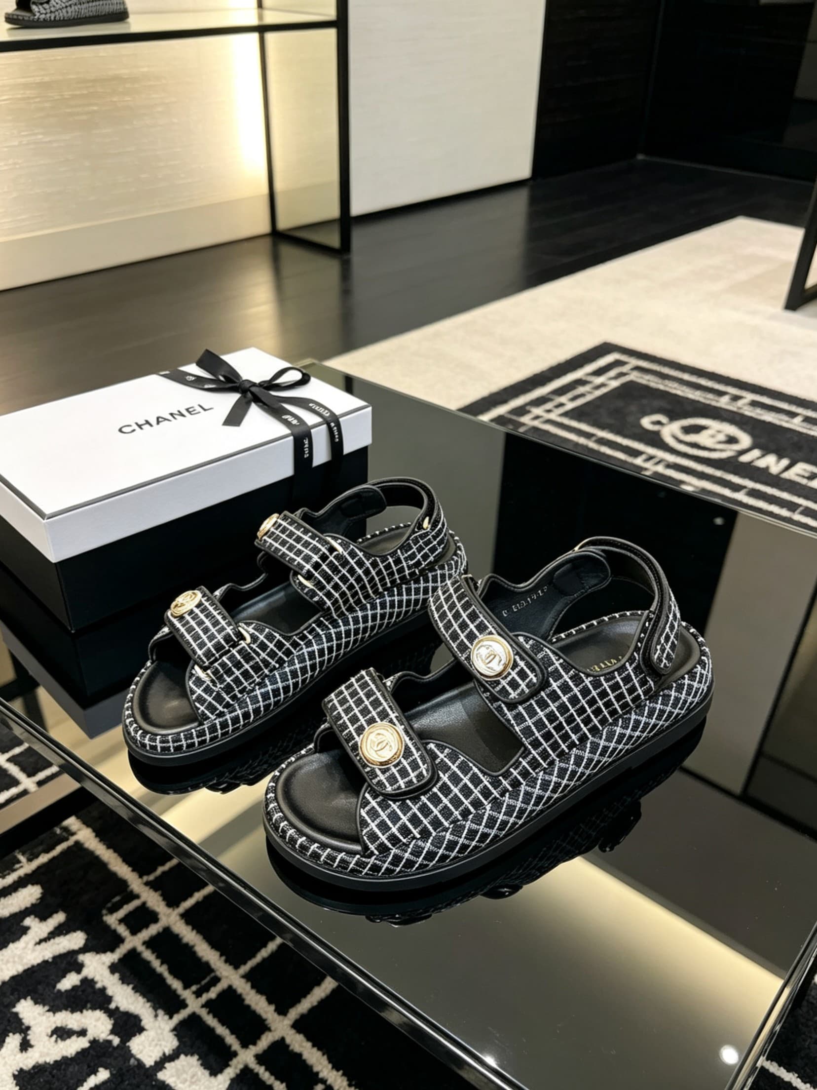D4029 Delivered in a special box packaging for Chanel — image 2