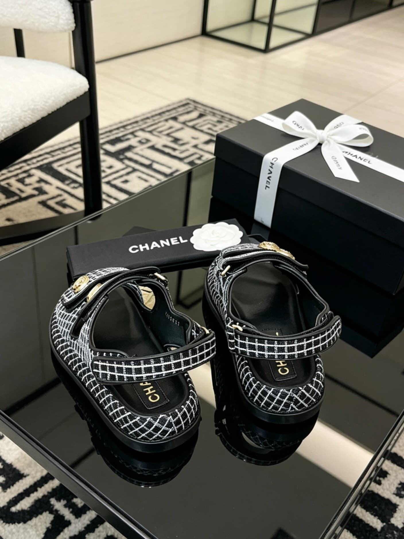 D4029 Delivered in a special box packaging for Chanel — image 8