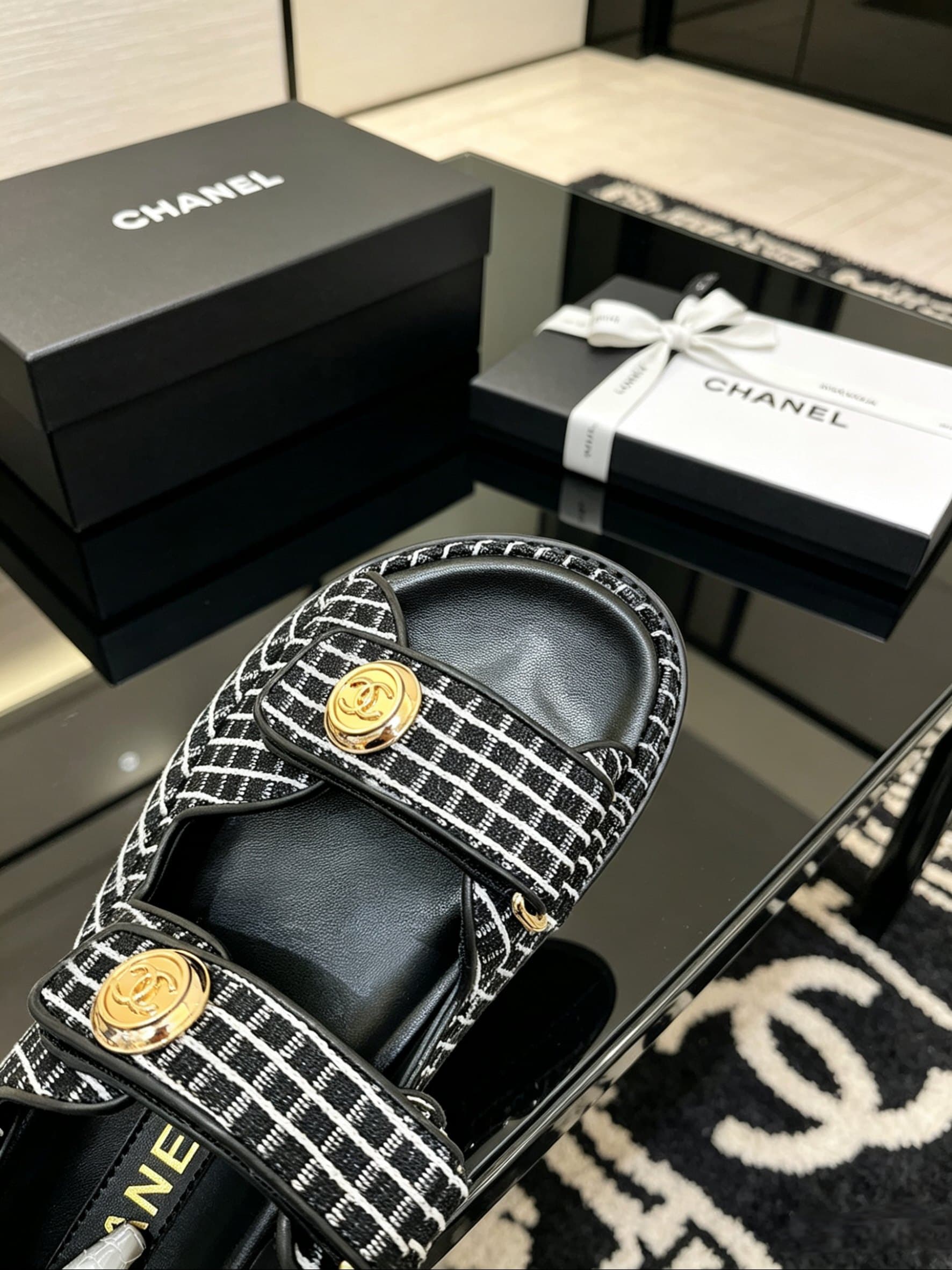 D4029 Delivered in a special box packaging for Chanel — image 7