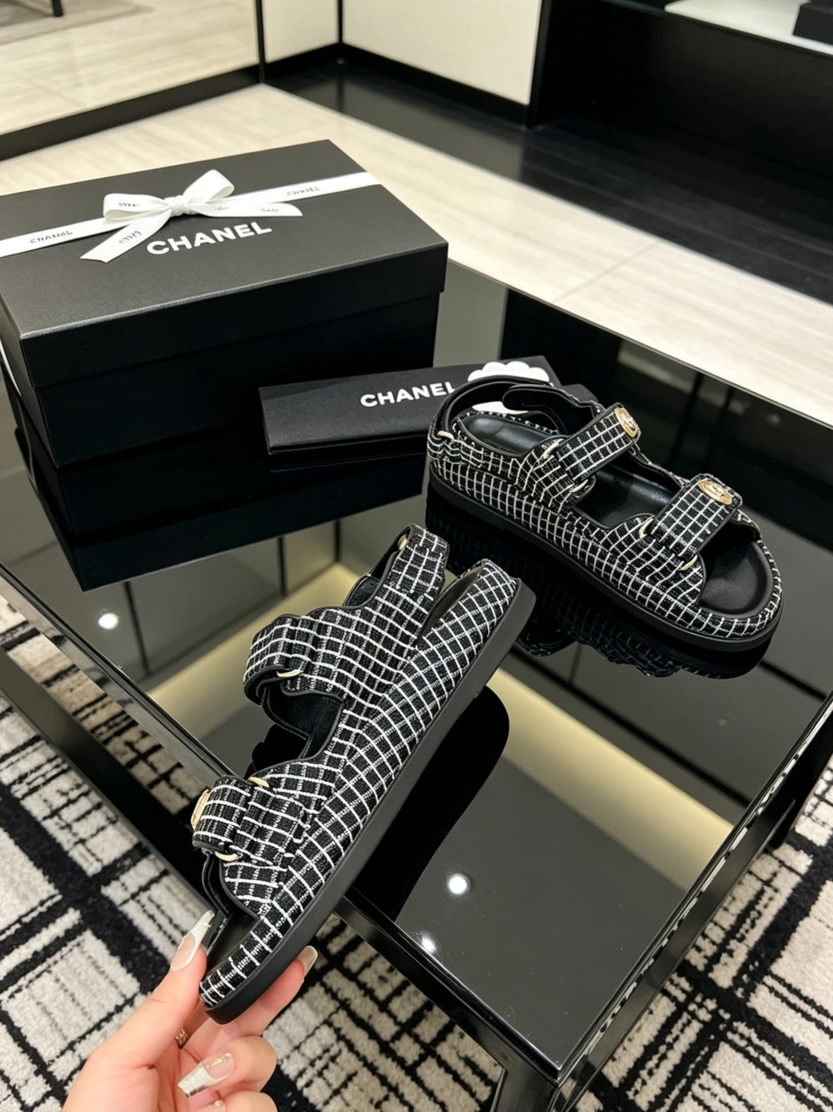 D4029 Delivered in a special box packaging for Chanel — image 6