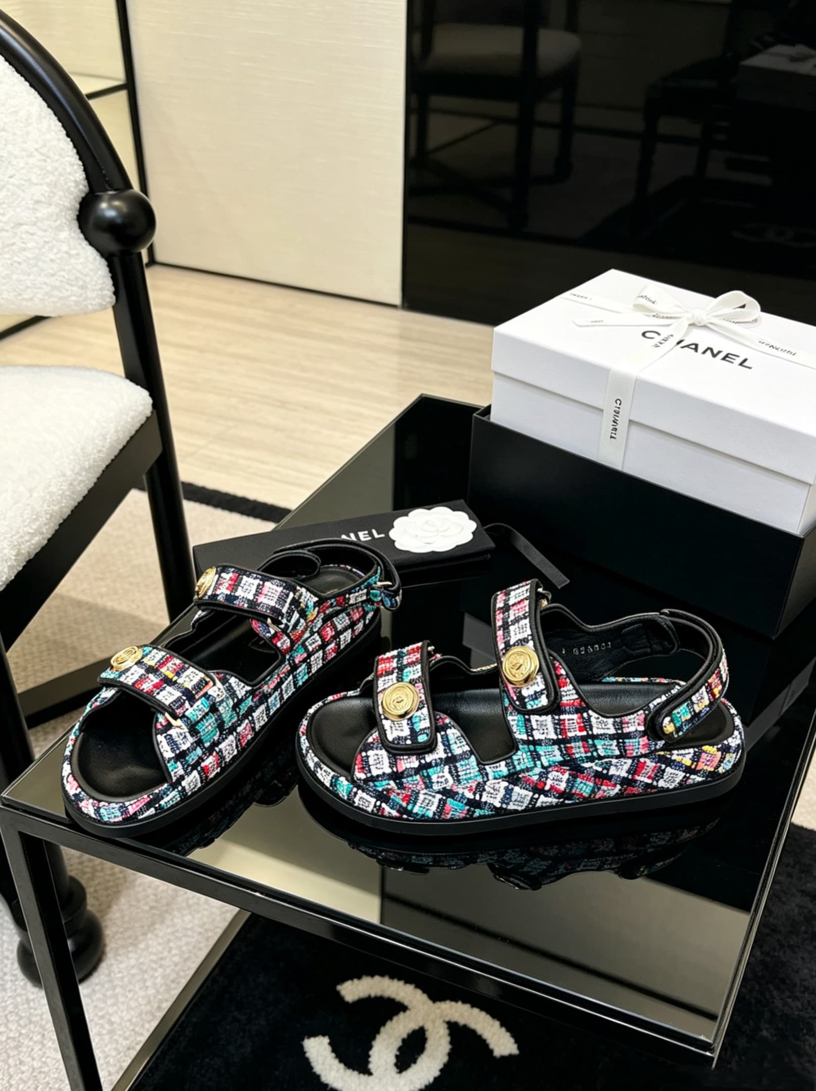 D4027 Delivered in a special box packaging for Chanel — image 4