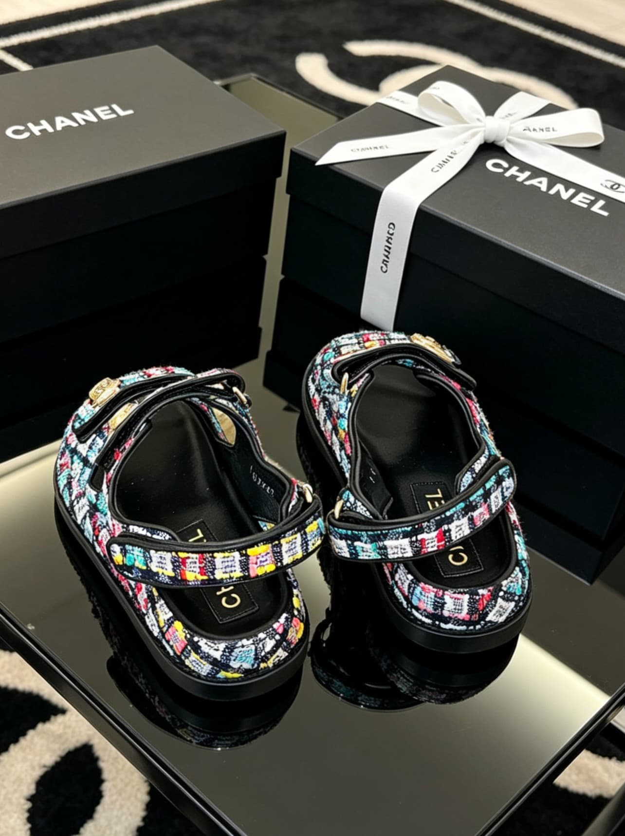 D4027 Delivered in a special box packaging for Chanel — image 8