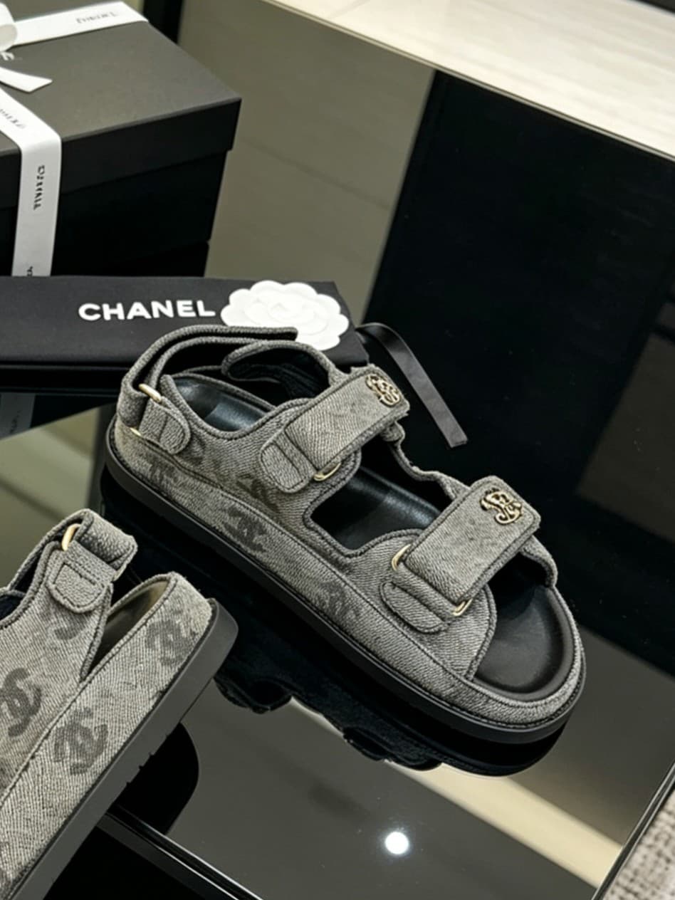 D4028 Delivered in a special box packaging for Chanel — image 5