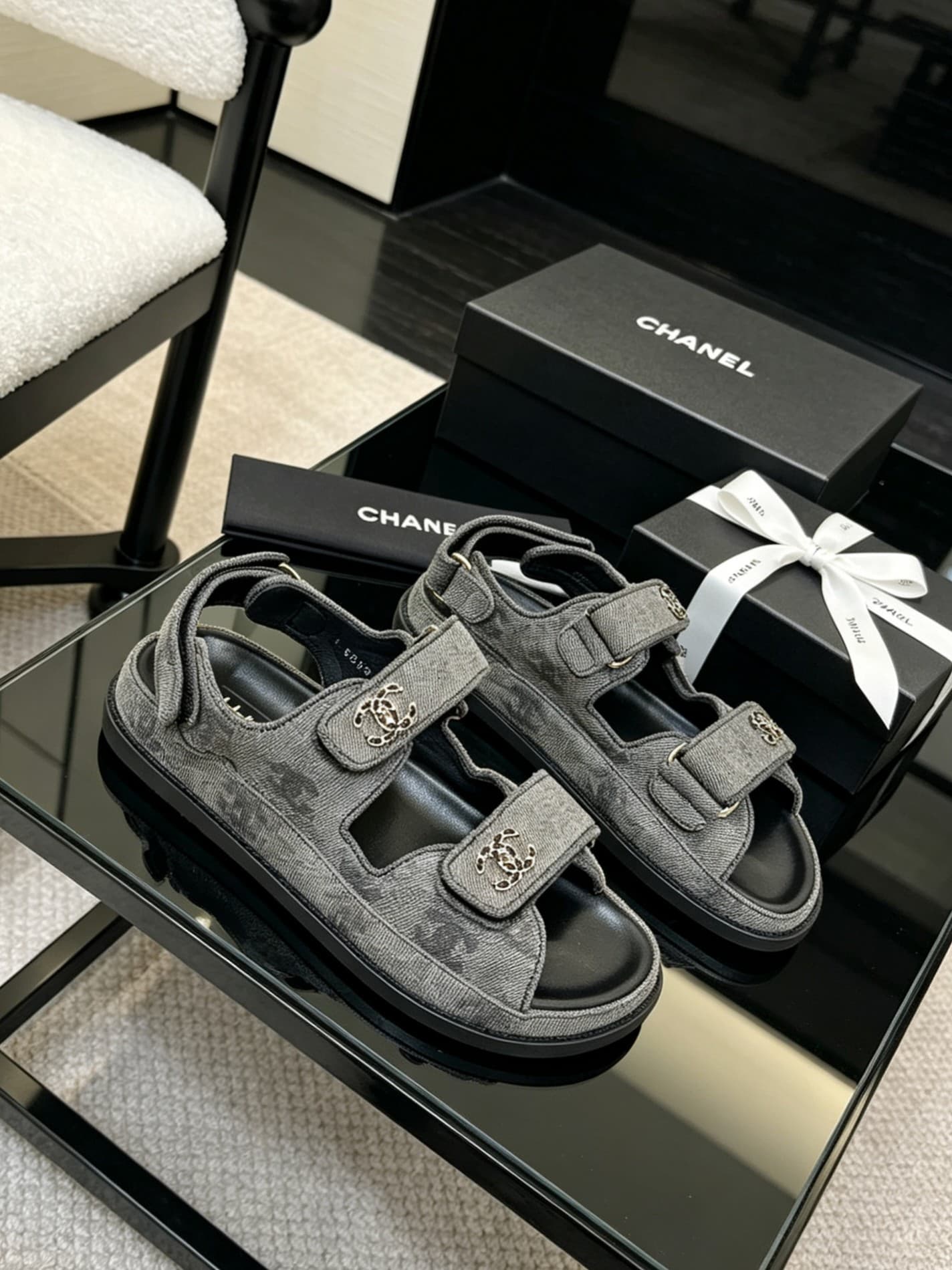 D4028 Delivered in a special box packaging for Chanel — image 3