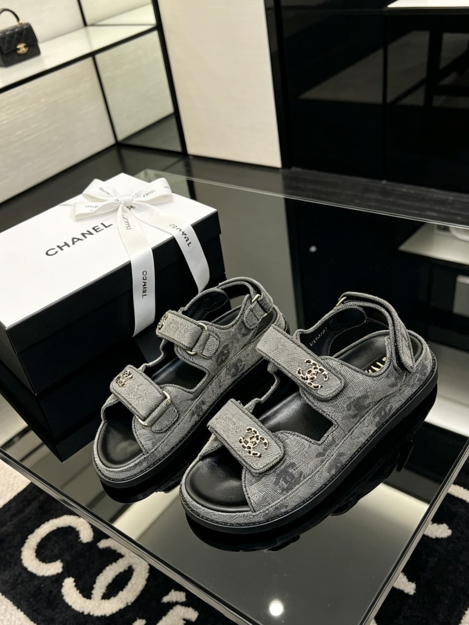 D4028 Delivered in a special box packaging for Chanel — image 2