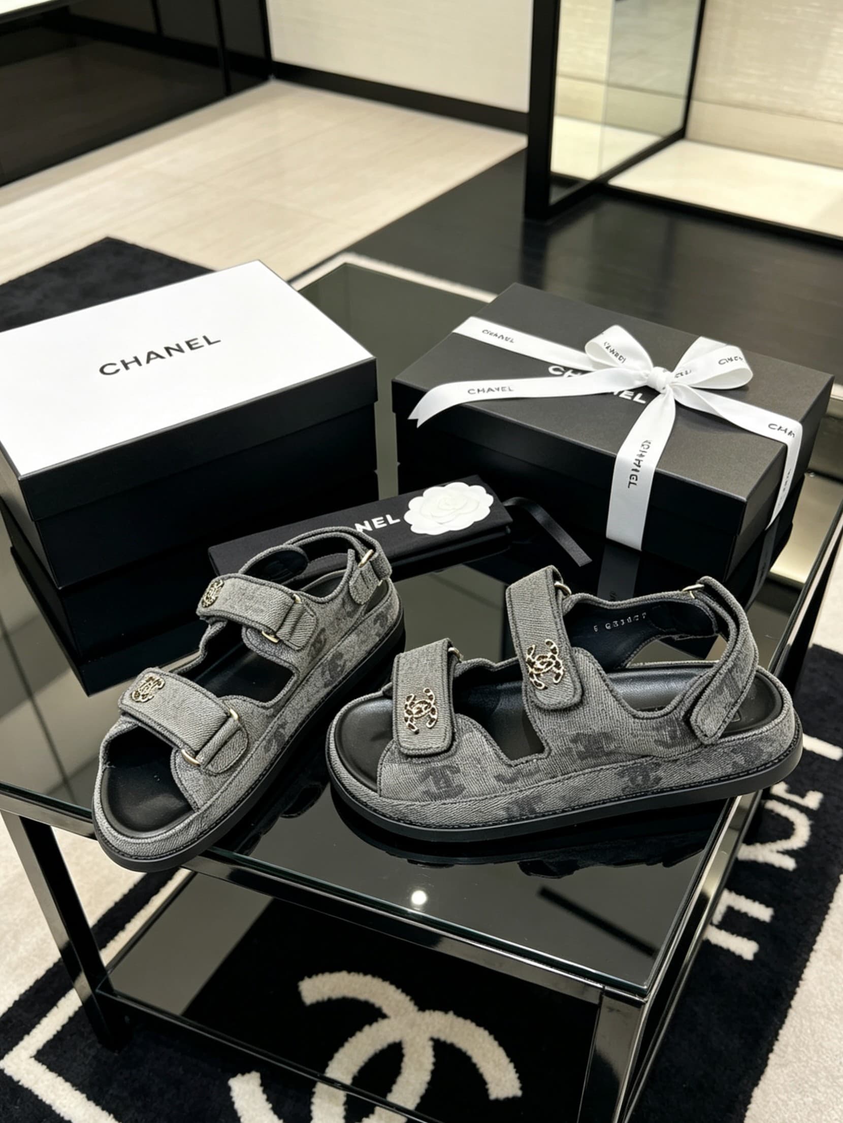 D4028 Delivered in a special box packaging for Chanel — image 4