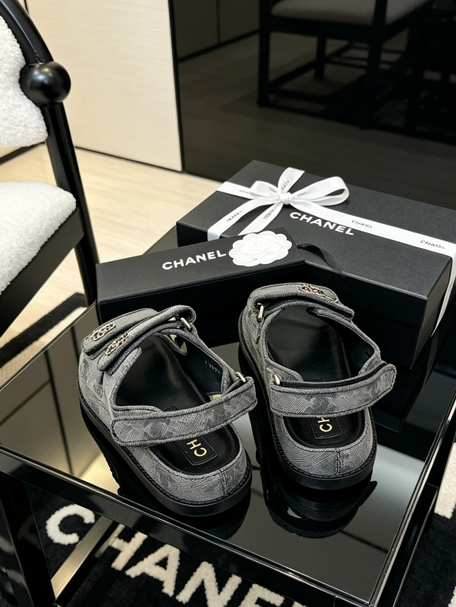 D4028 Delivered in a special box packaging for Chanel — image 8