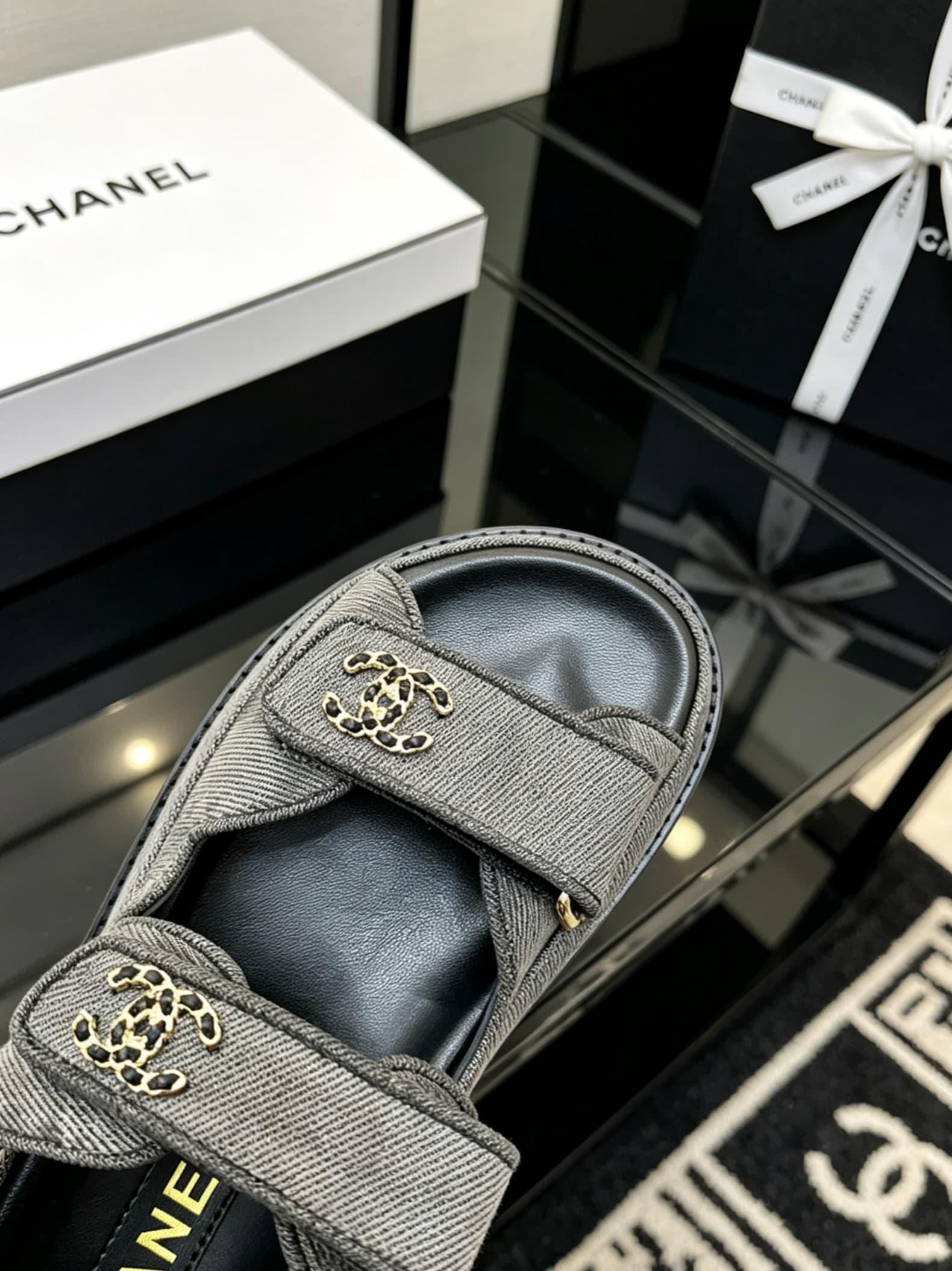 D4028 Delivered in a special box packaging for Chanel — image 7