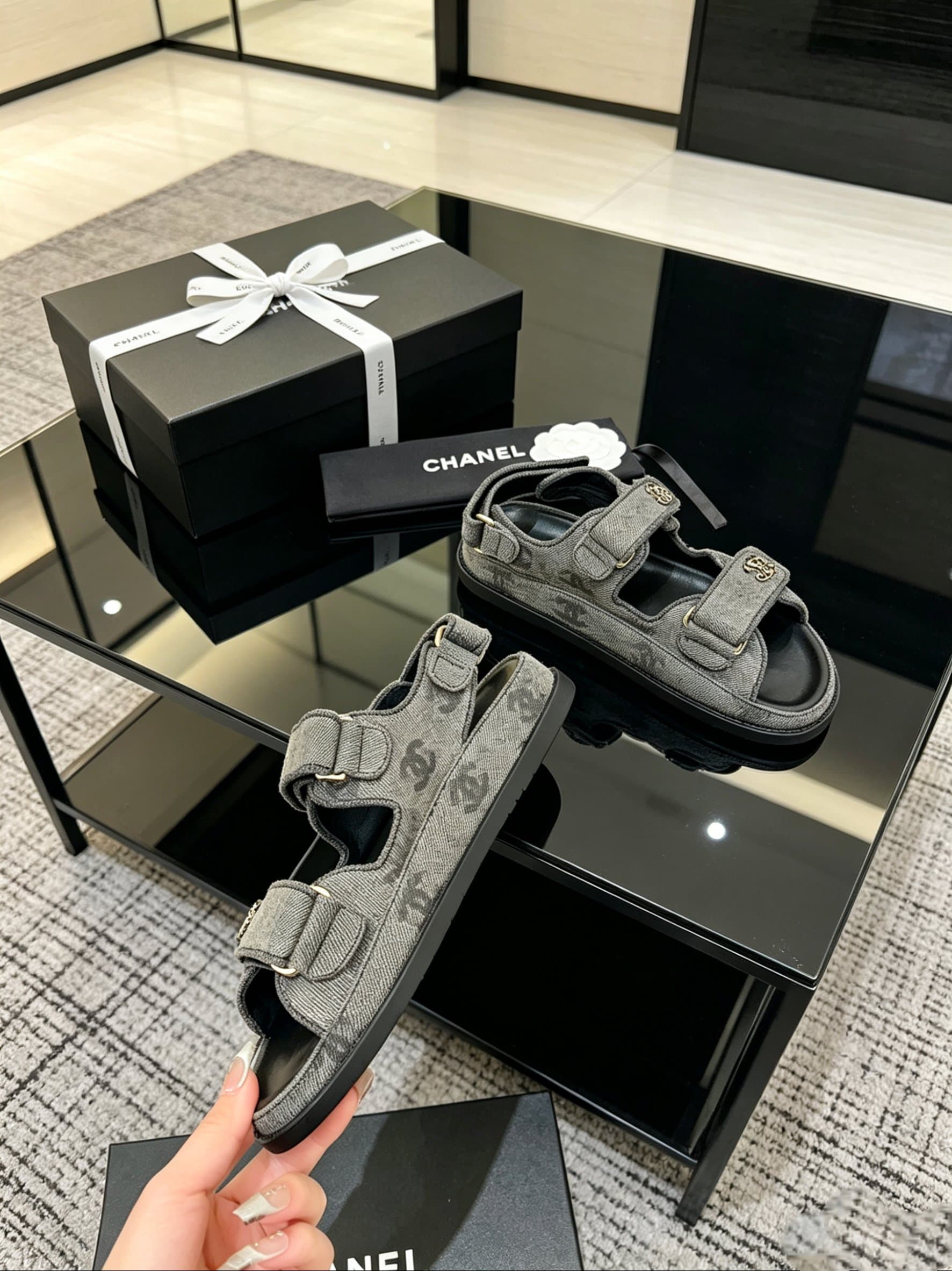 D4028 Delivered in a special box packaging for Chanel — image 6