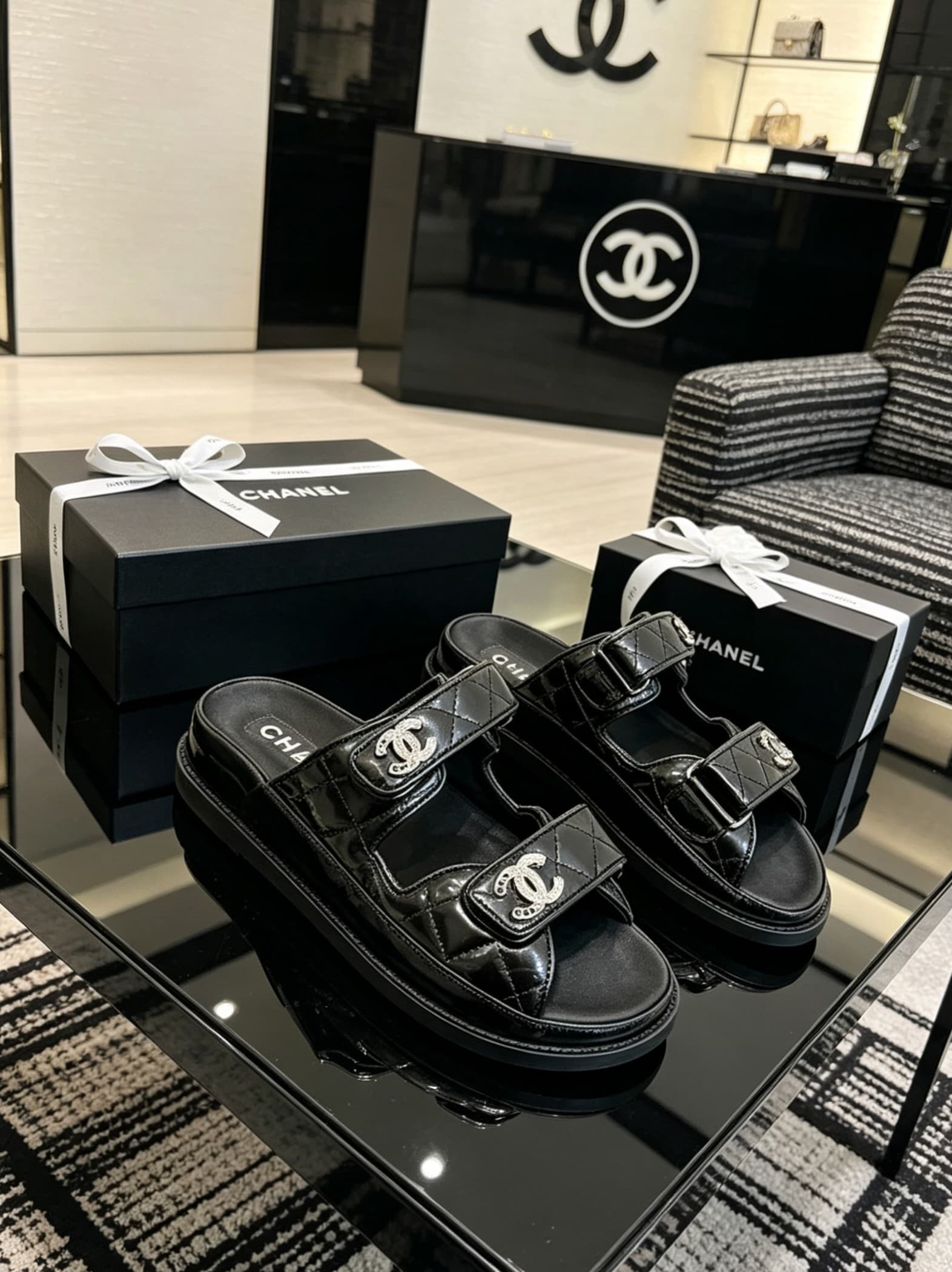 D4026 Delivered in a special box packaging for Chanel — image 5