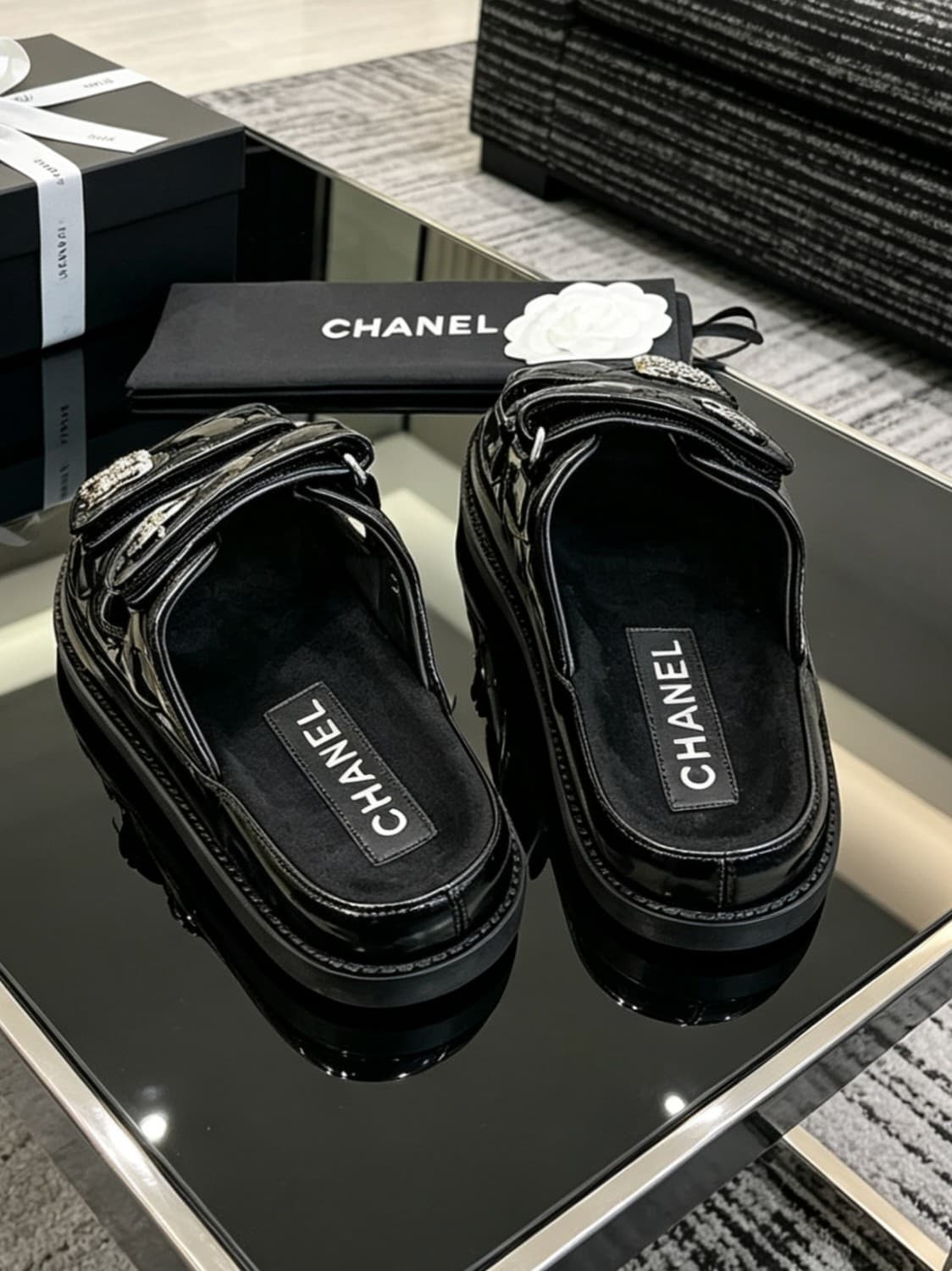 D4026 Delivered in a special box packaging for Chanel — image 8