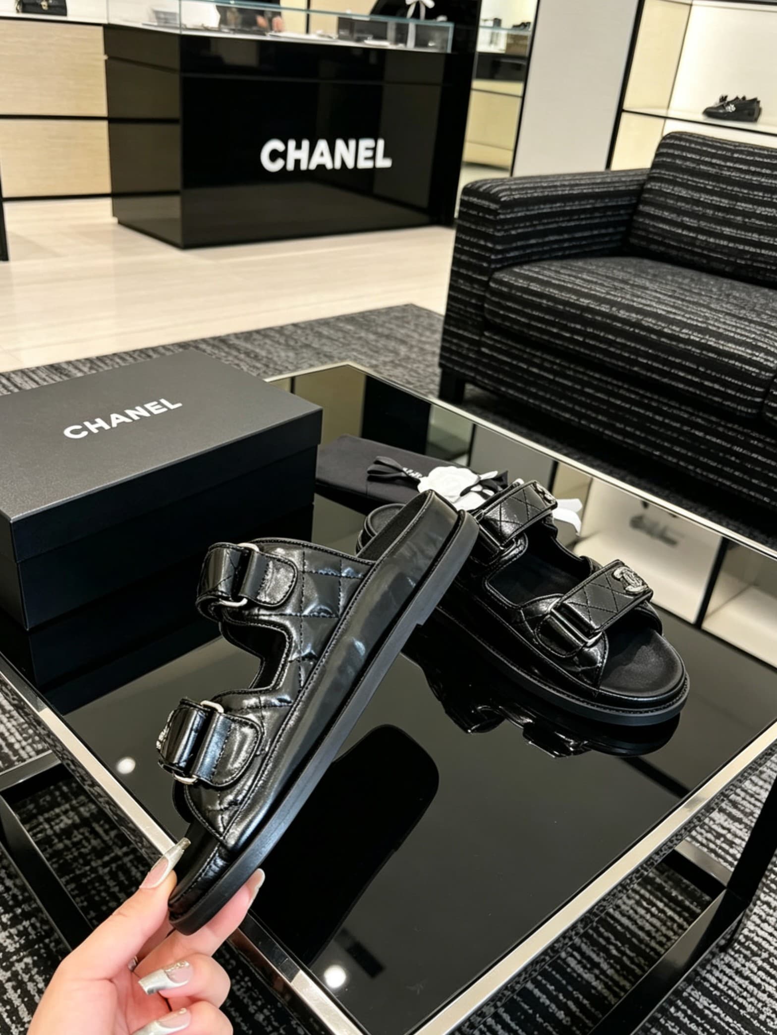 D4026 Delivered in a special box packaging for Chanel — image 6