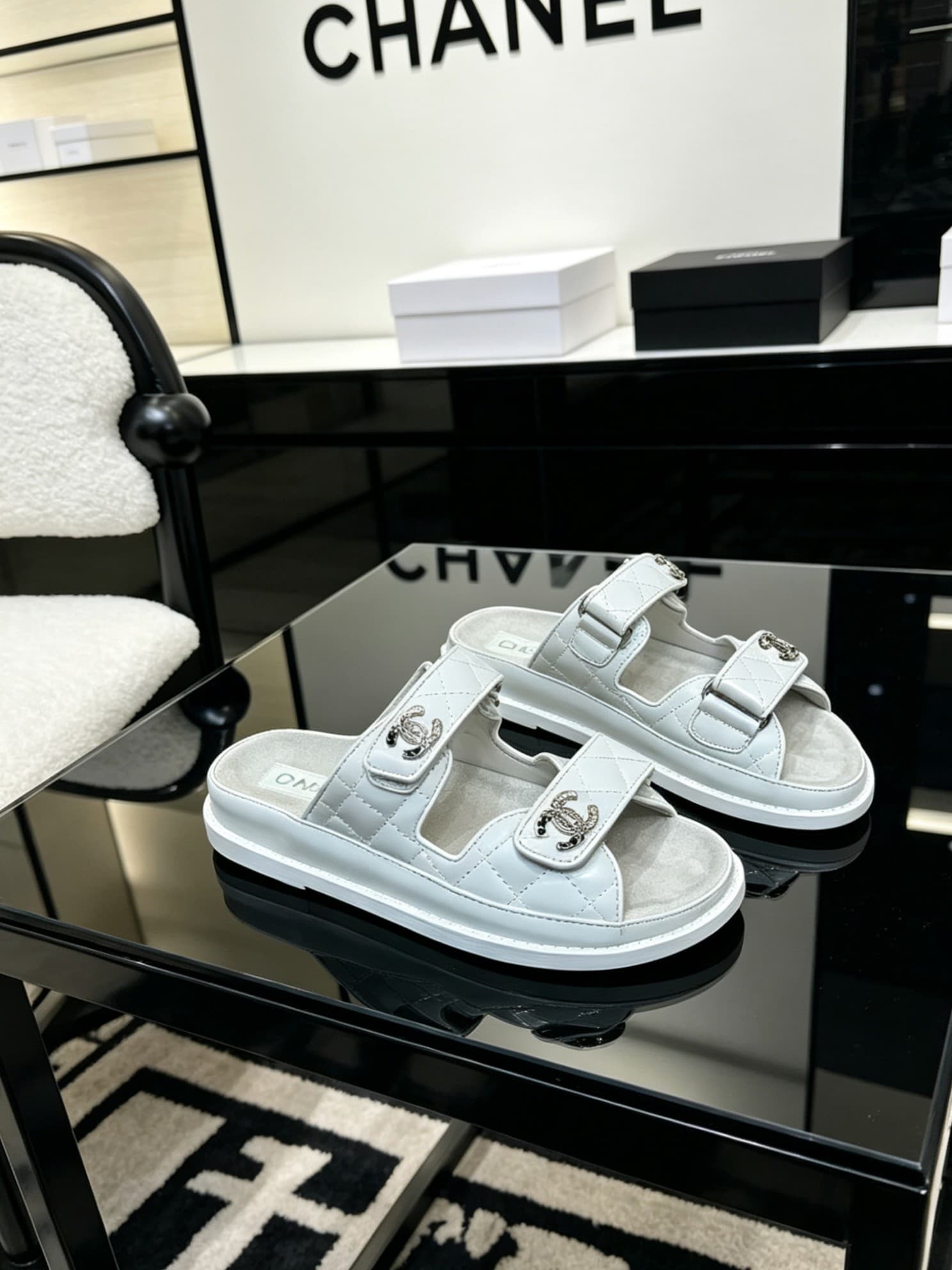 D4024 Delivered in a special box packaging for Chanel — image 5