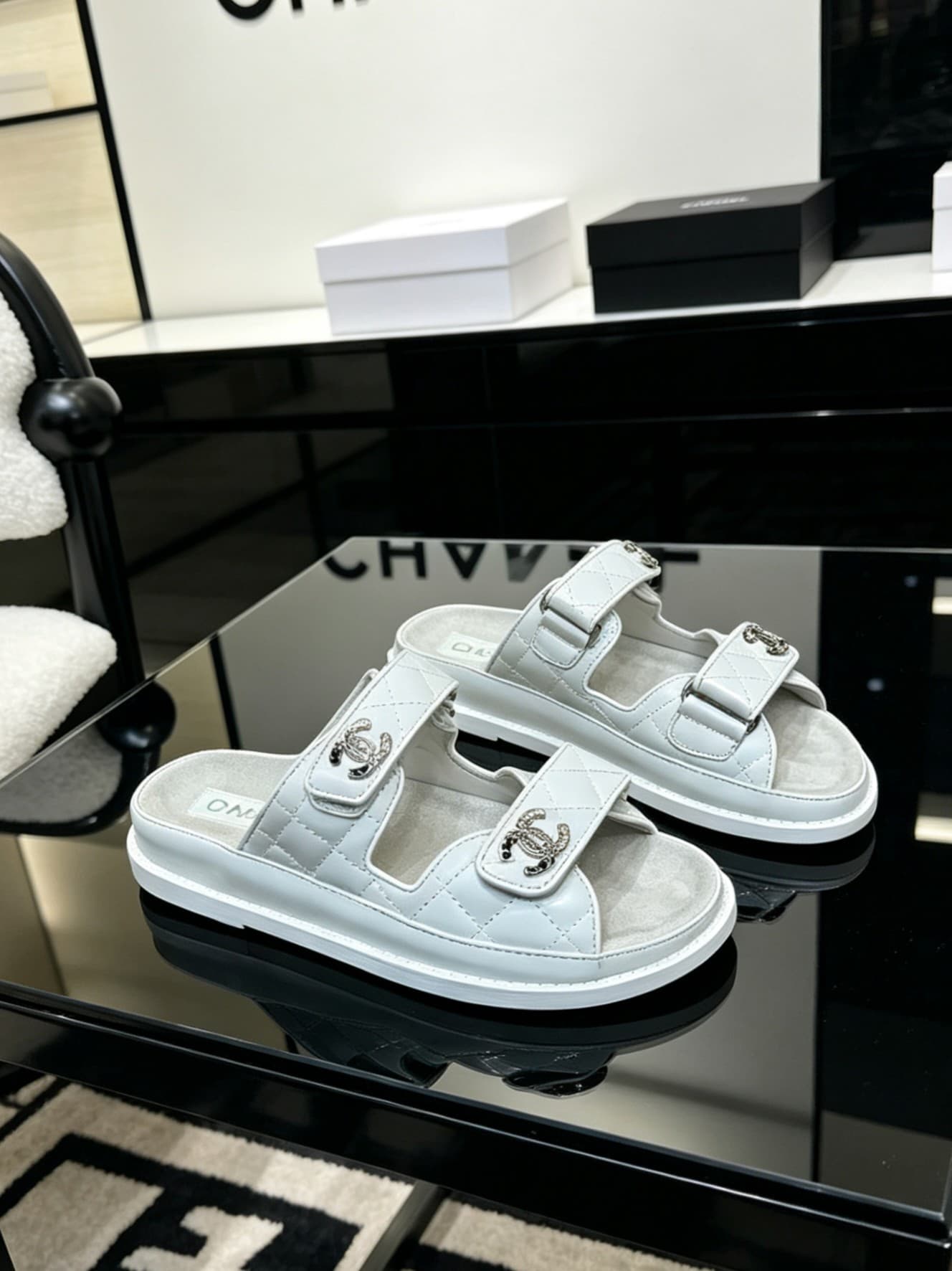D4024 Delivered in a special box packaging for Chanel — image 3