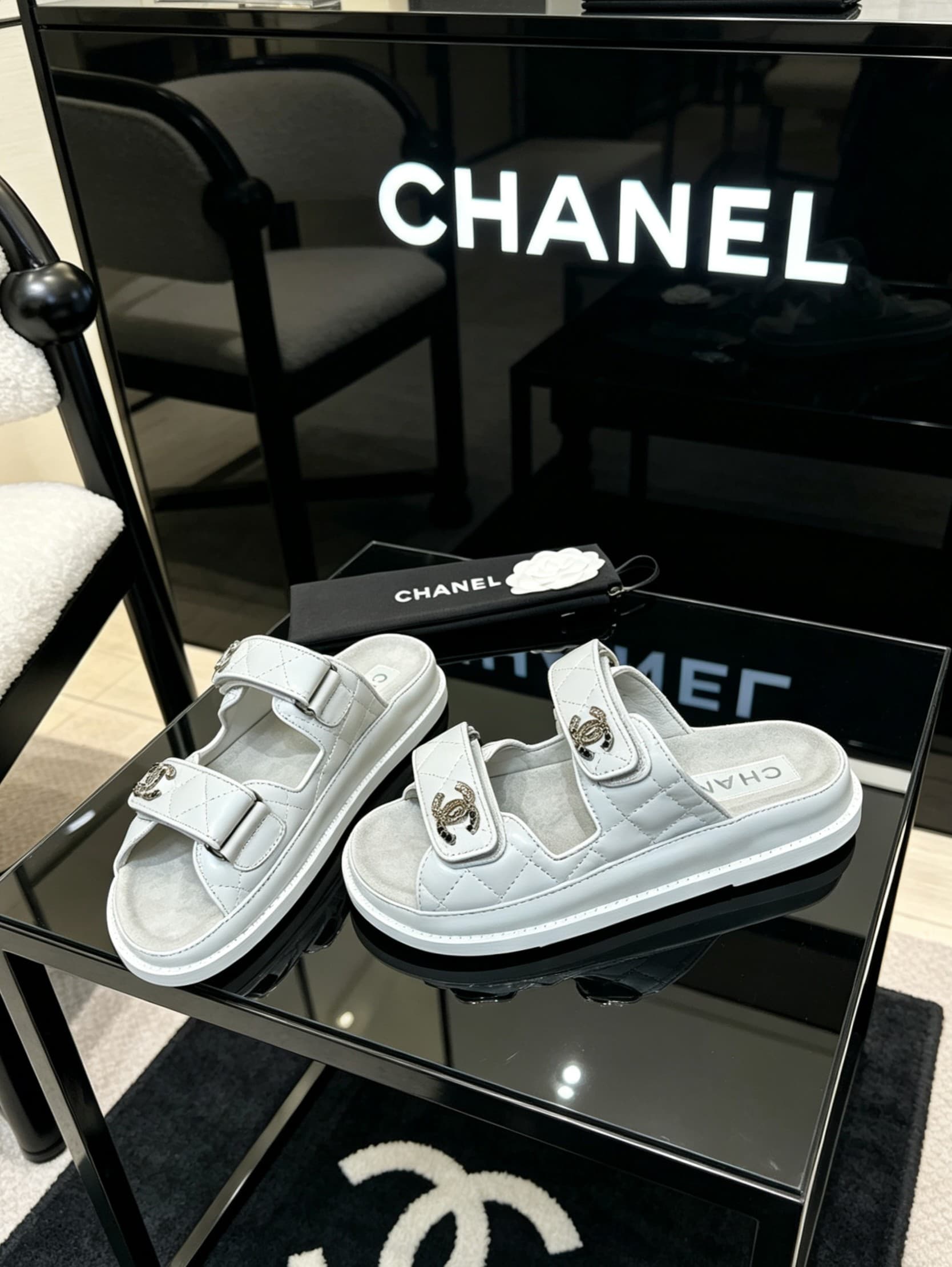 D4024 Delivered in a special box packaging for Chanel — image 4