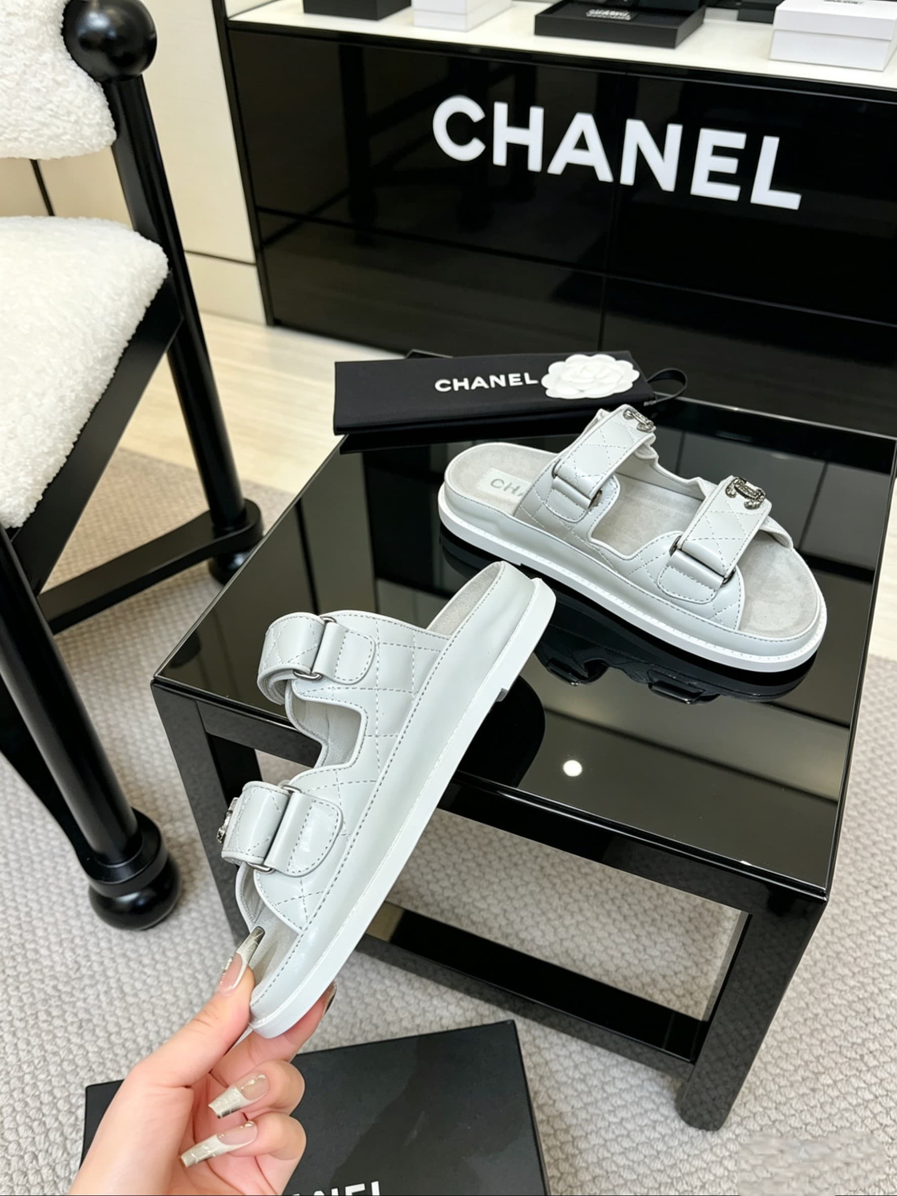 D4024 Delivered in a special box packaging for Chanel — image 6