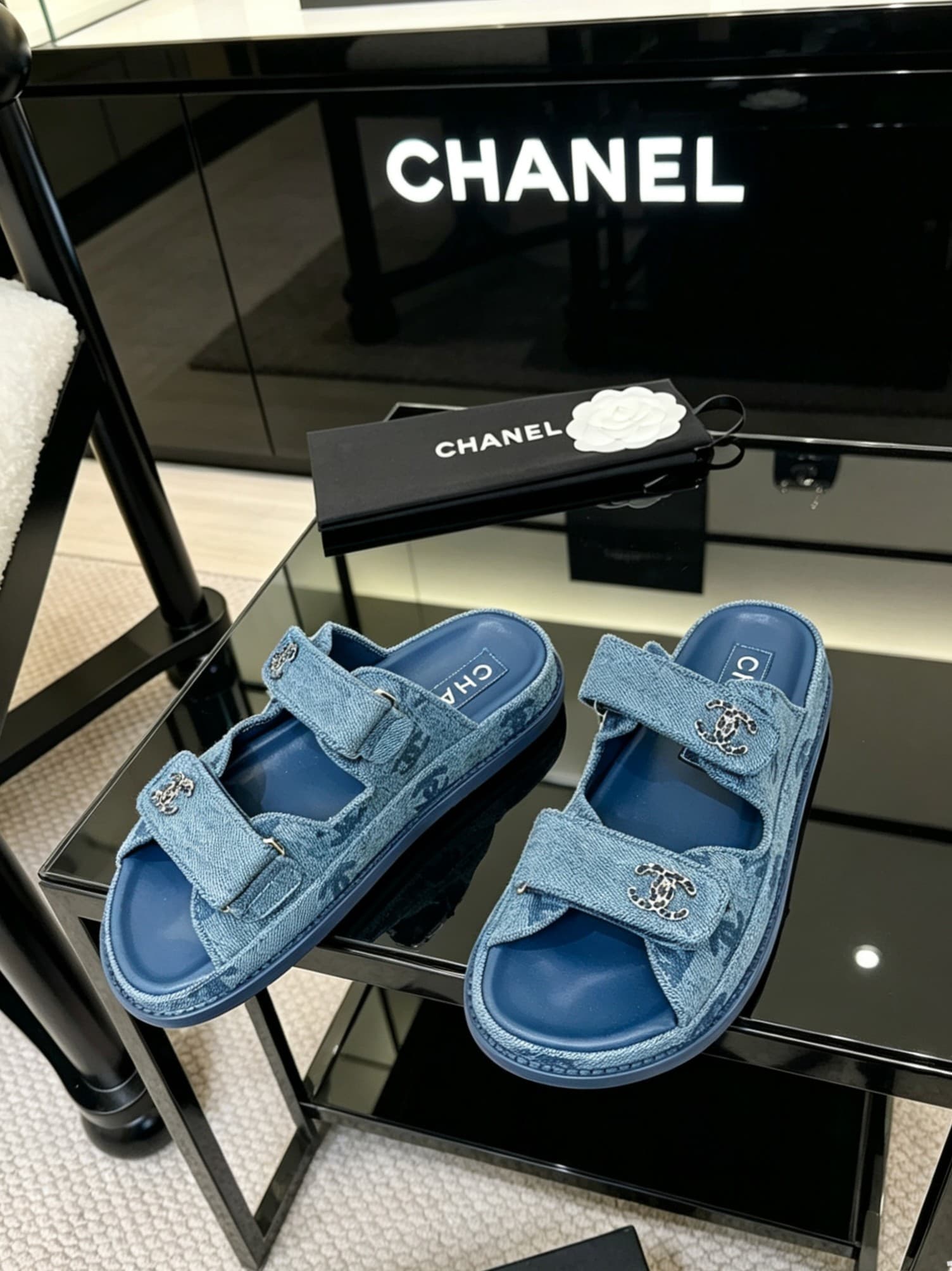D4023 Delivered in a special box packaging for Chanel — image 5