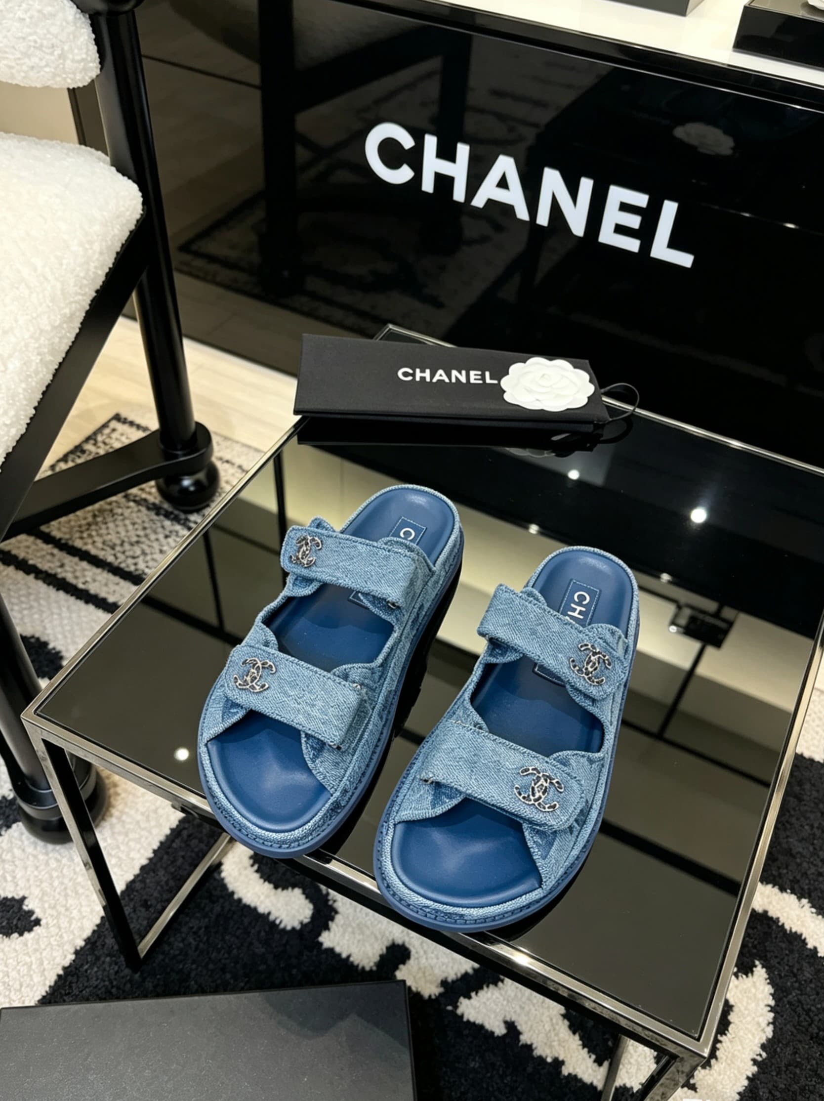 D4023 Delivered in a special box packaging for Chanel — image 1