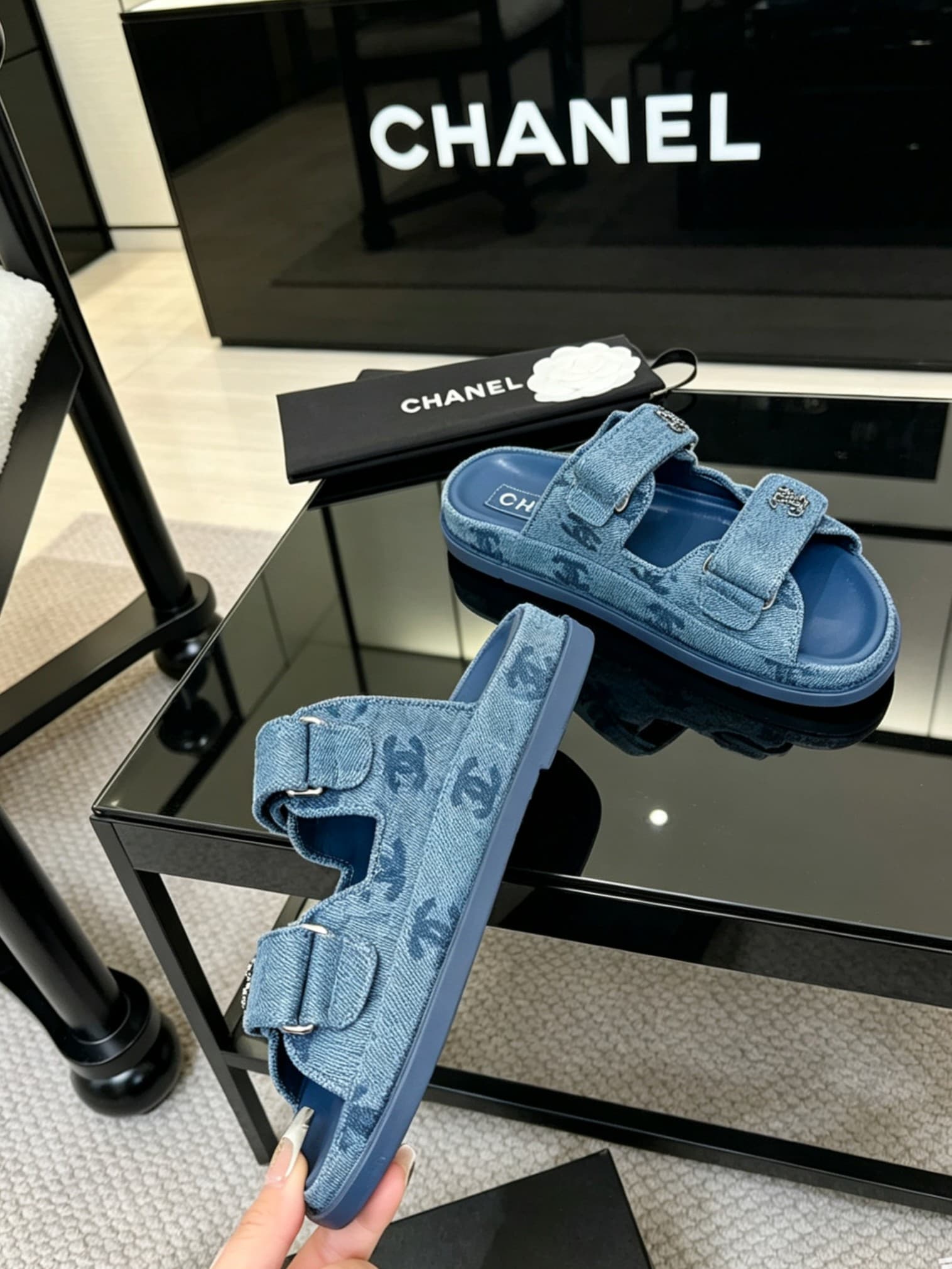 D4023 Delivered in a special box packaging for Chanel — image 6