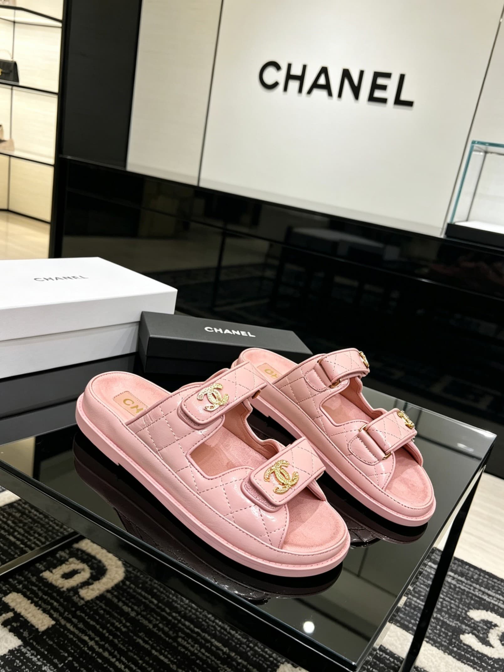 D4022 Delivered in a special box packaging for Chanel — image 3