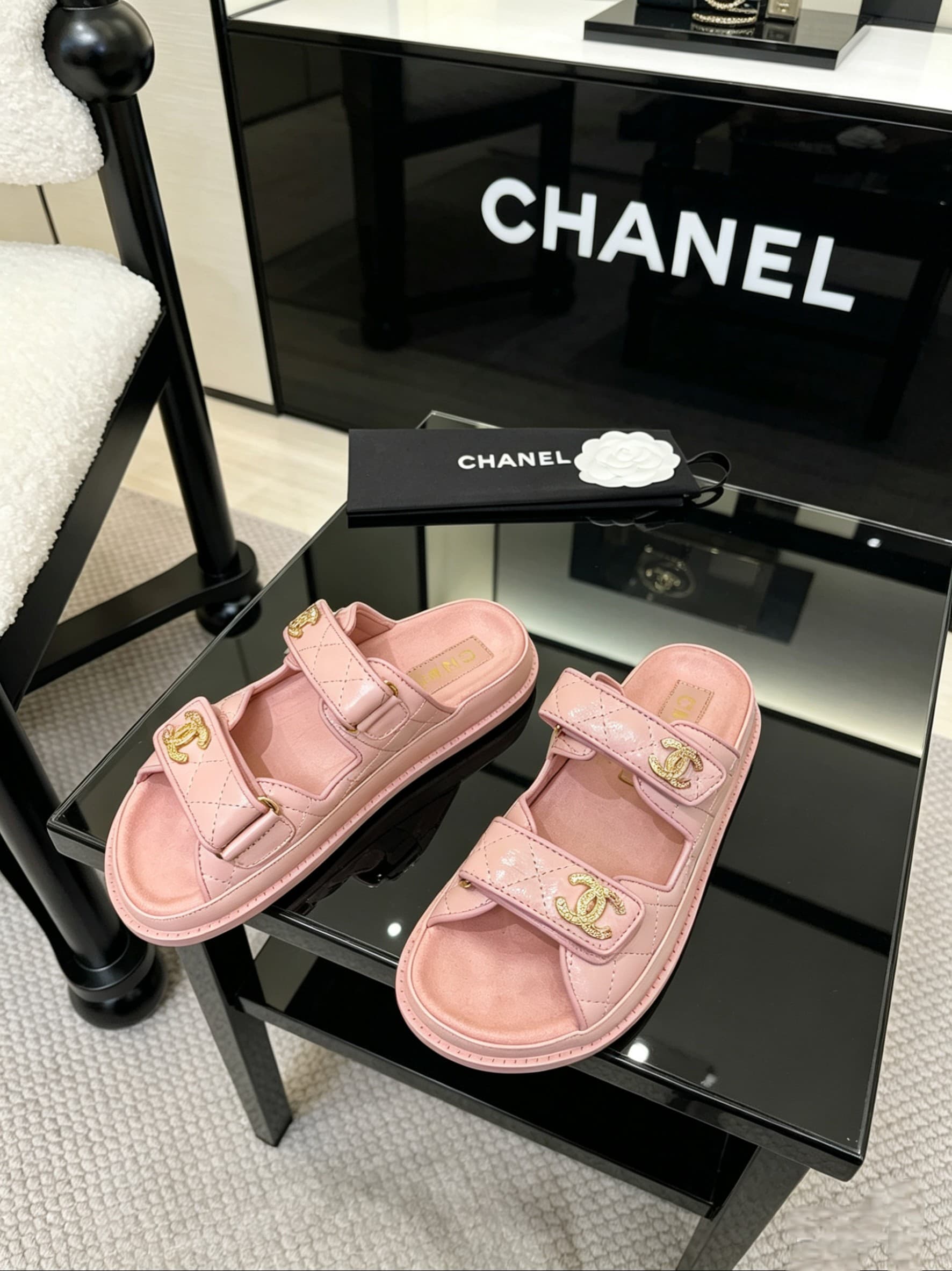 D4022 Delivered in a special box packaging for Chanel — image 5