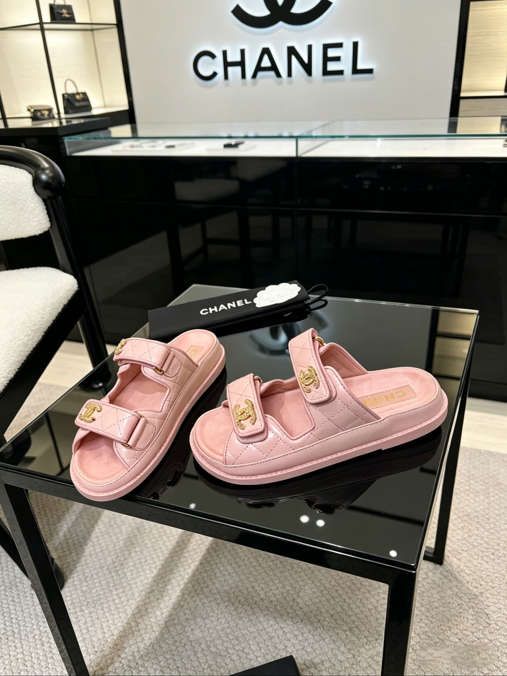 D4022 Delivered in a special box packaging for Chanel — image 4