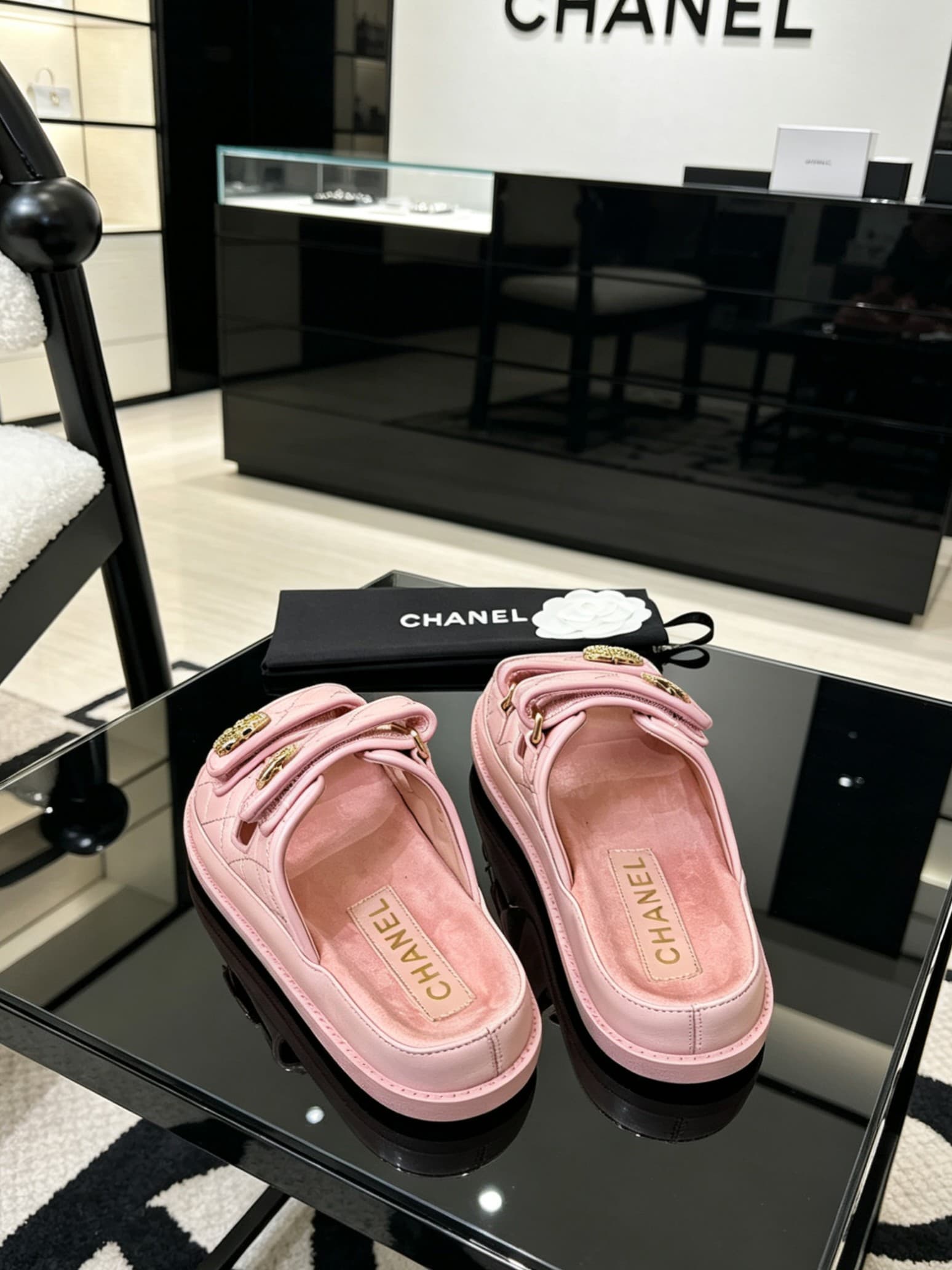 D4022 Delivered in a special box packaging for Chanel — image 8