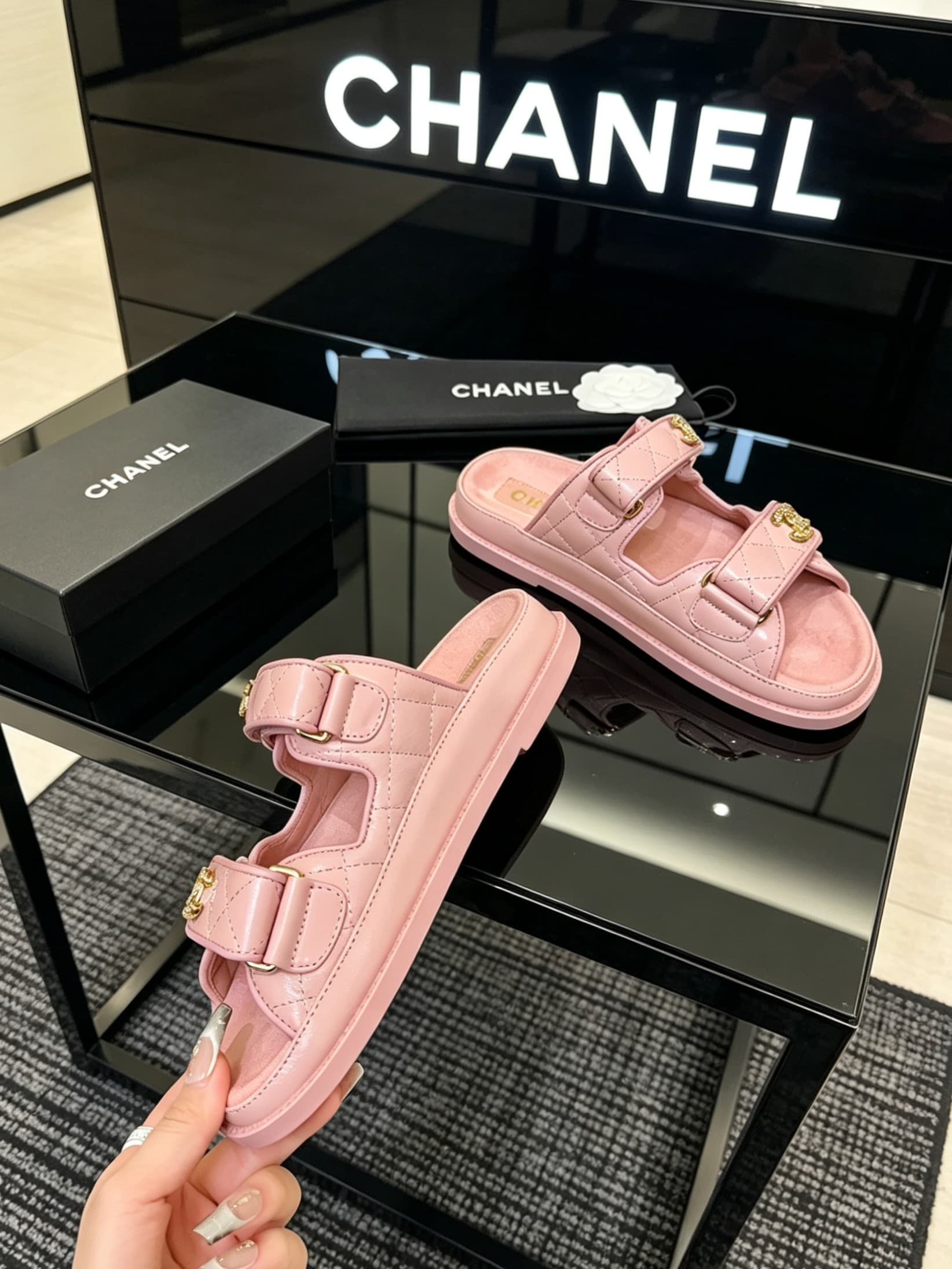 D4022 Delivered in a special box packaging for Chanel — image 6