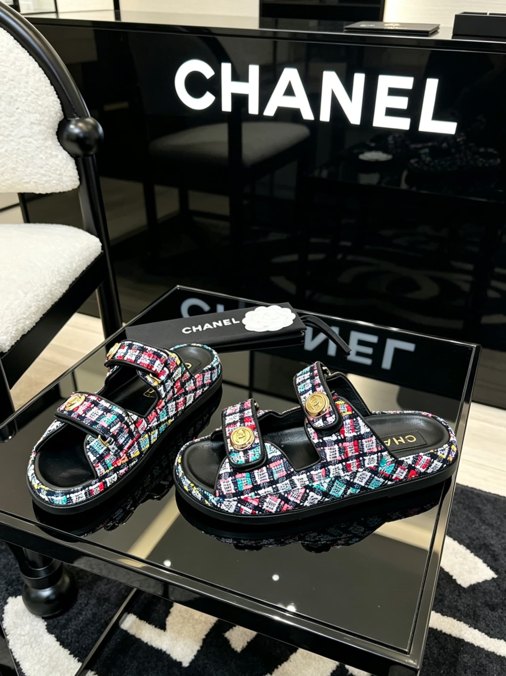 D4021 Delivery of Chanel-specific gift box packaging — image 4