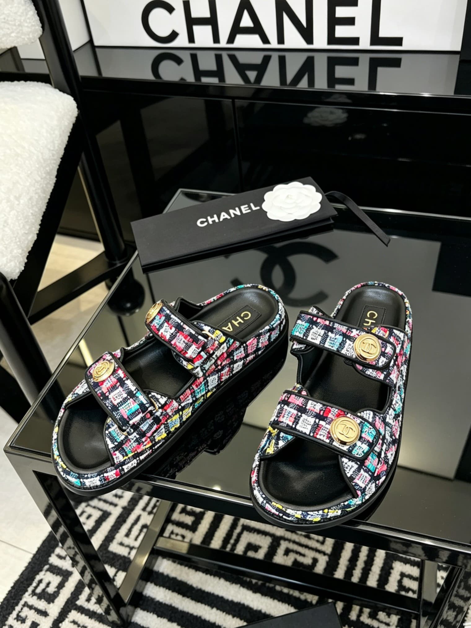 D4021 Delivery of Chanel-specific gift box packaging — image 5