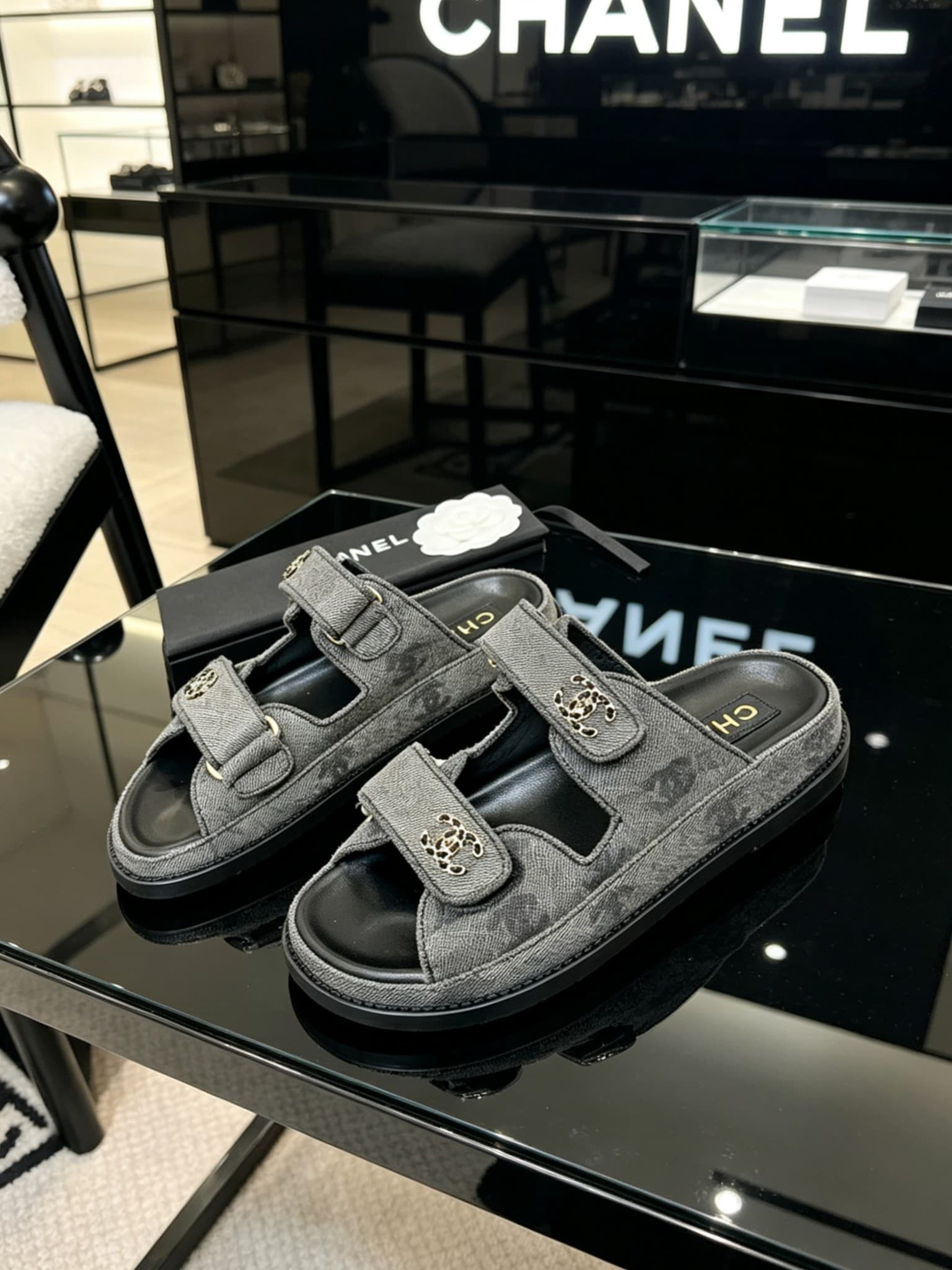 D4020 Delivered in a special box packaging for Chanel — image 2
