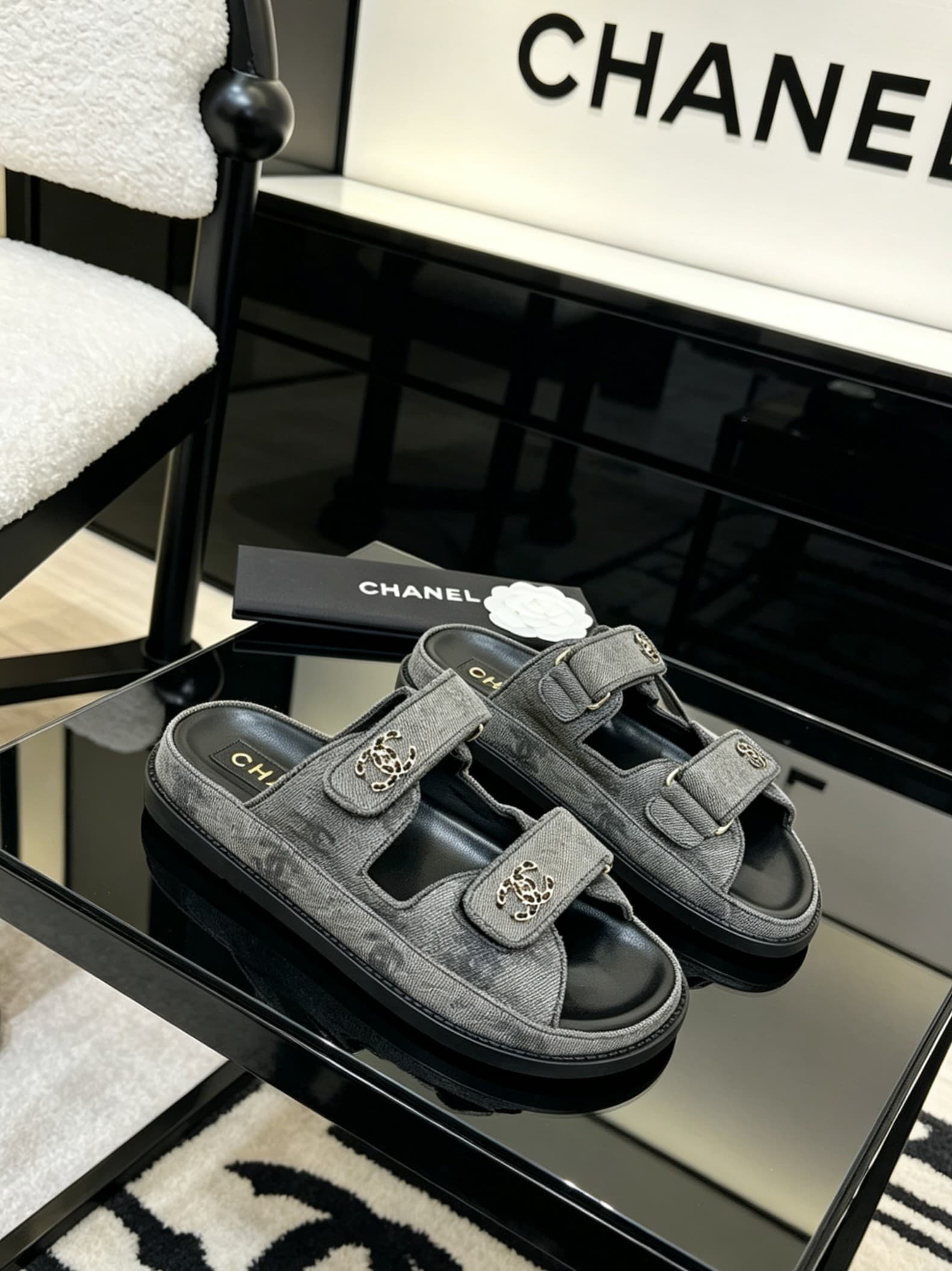 D4020 Delivered in a special box packaging for Chanel — image 3