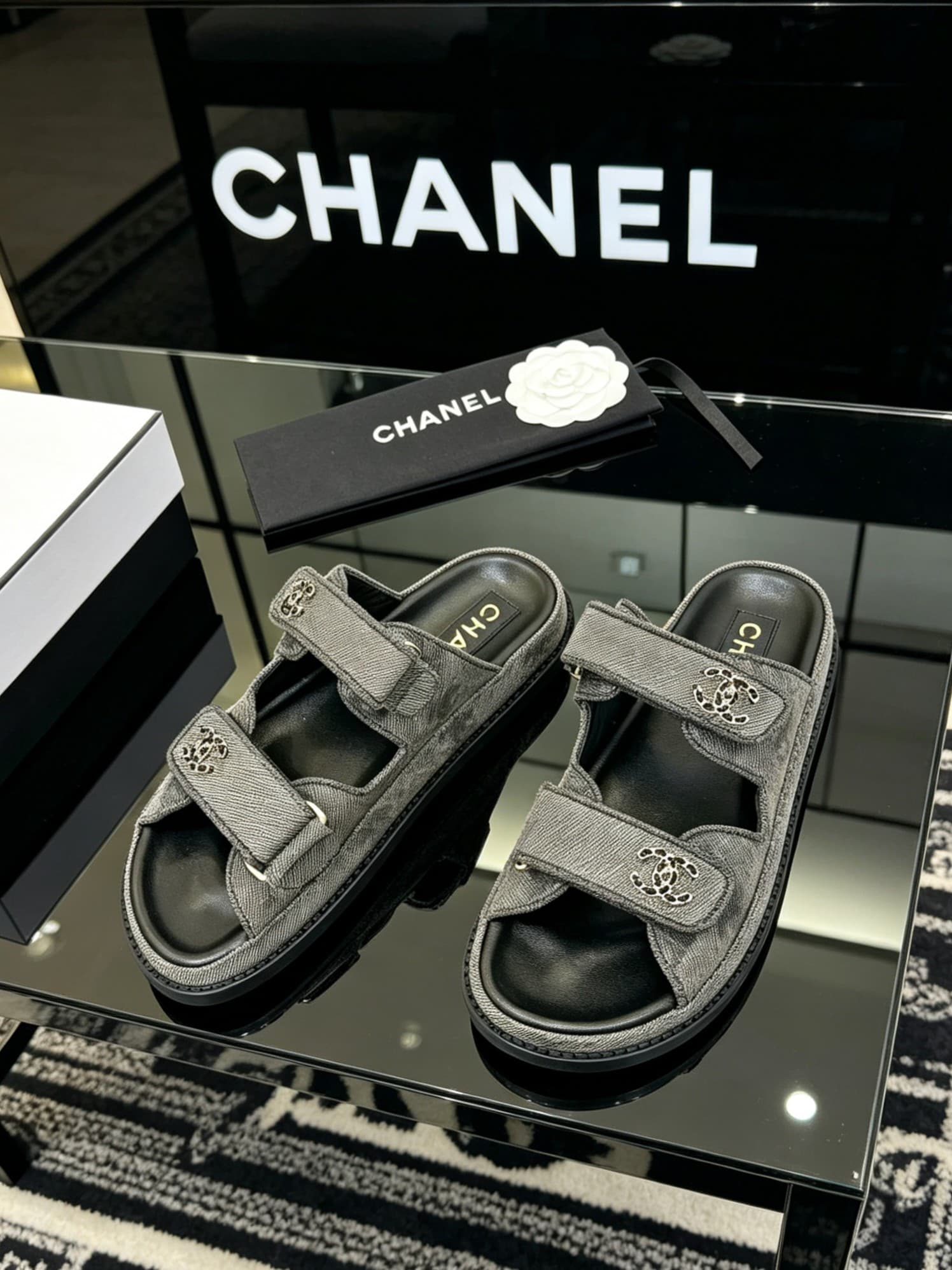D4020 Delivered in a special box packaging for Chanel — image 5