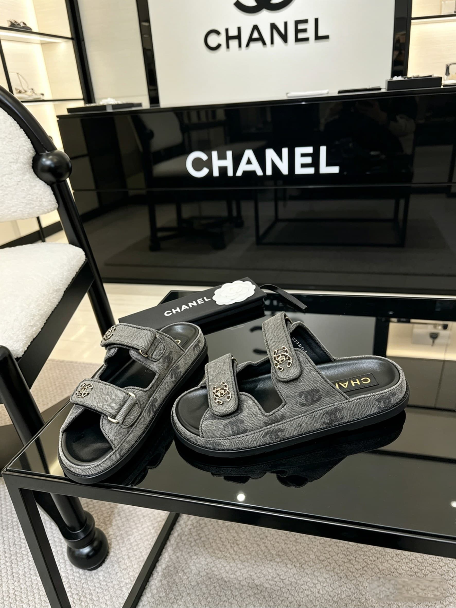 D4020 Delivered in a special box packaging for Chanel — image 4