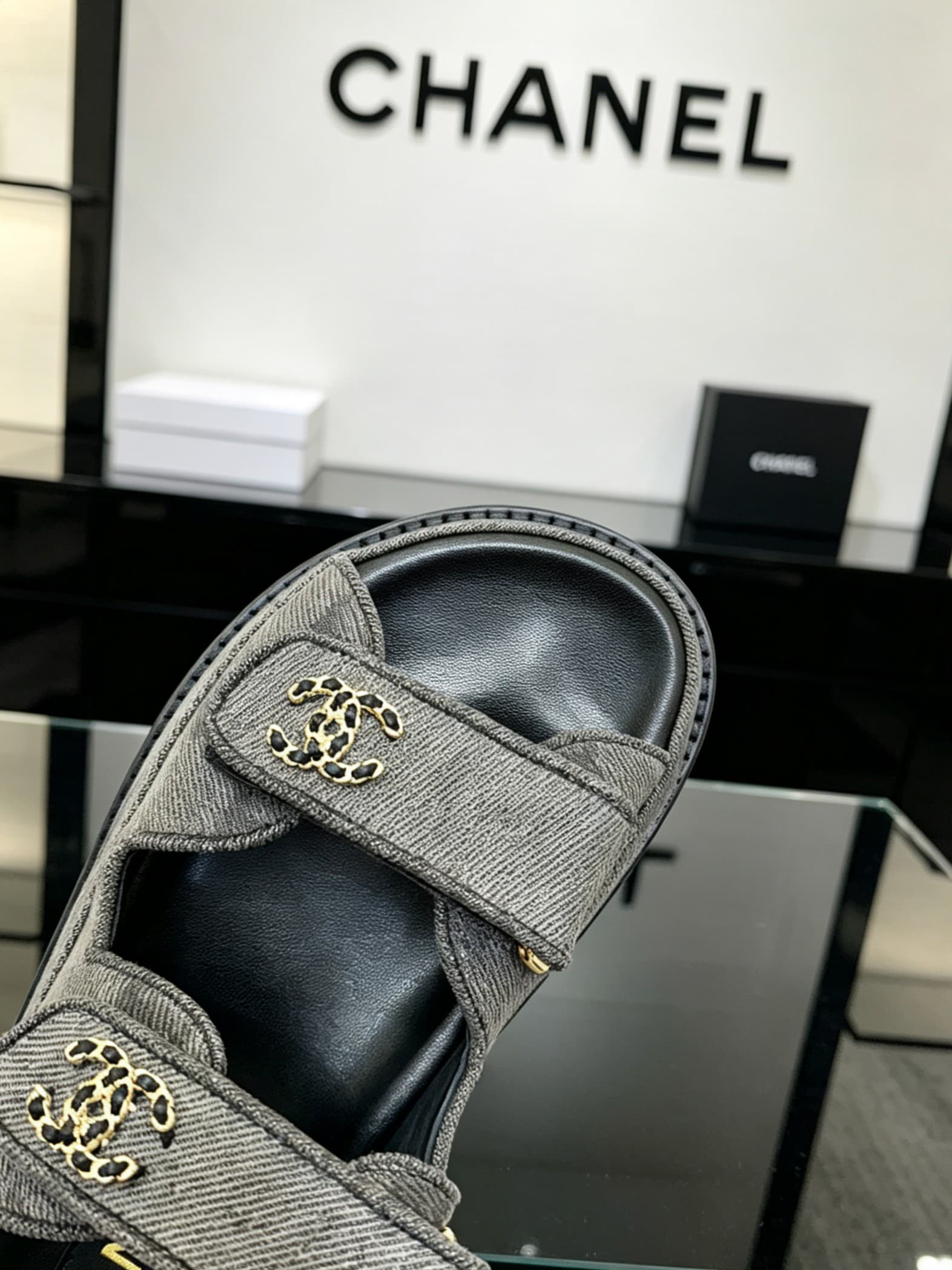D4020 Delivered in a special box packaging for Chanel — image 7