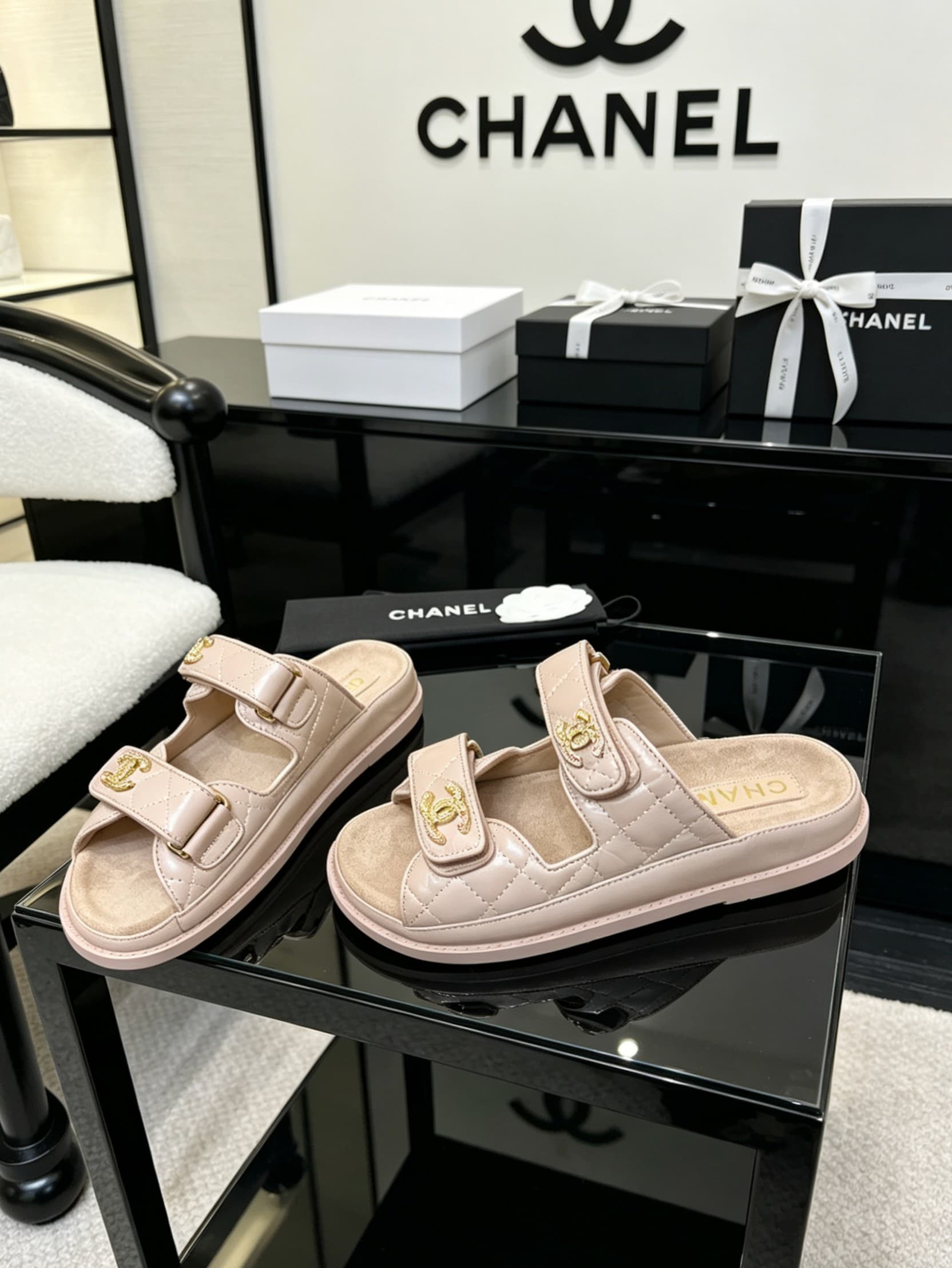 D4019 Delivered in a special box packaging for Chanel — image 4