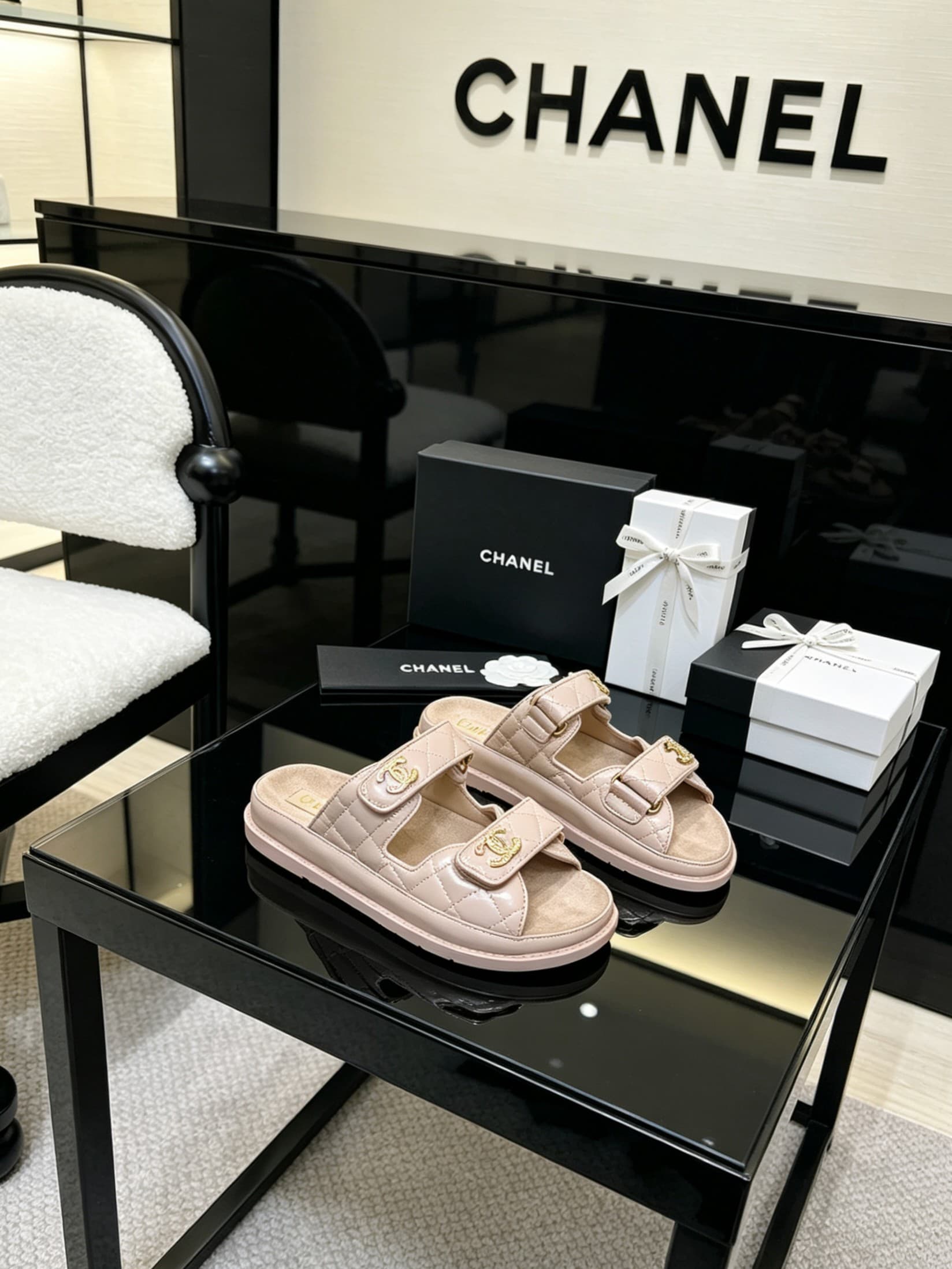 D4019 Delivered in a special box packaging for Chanel — image 3