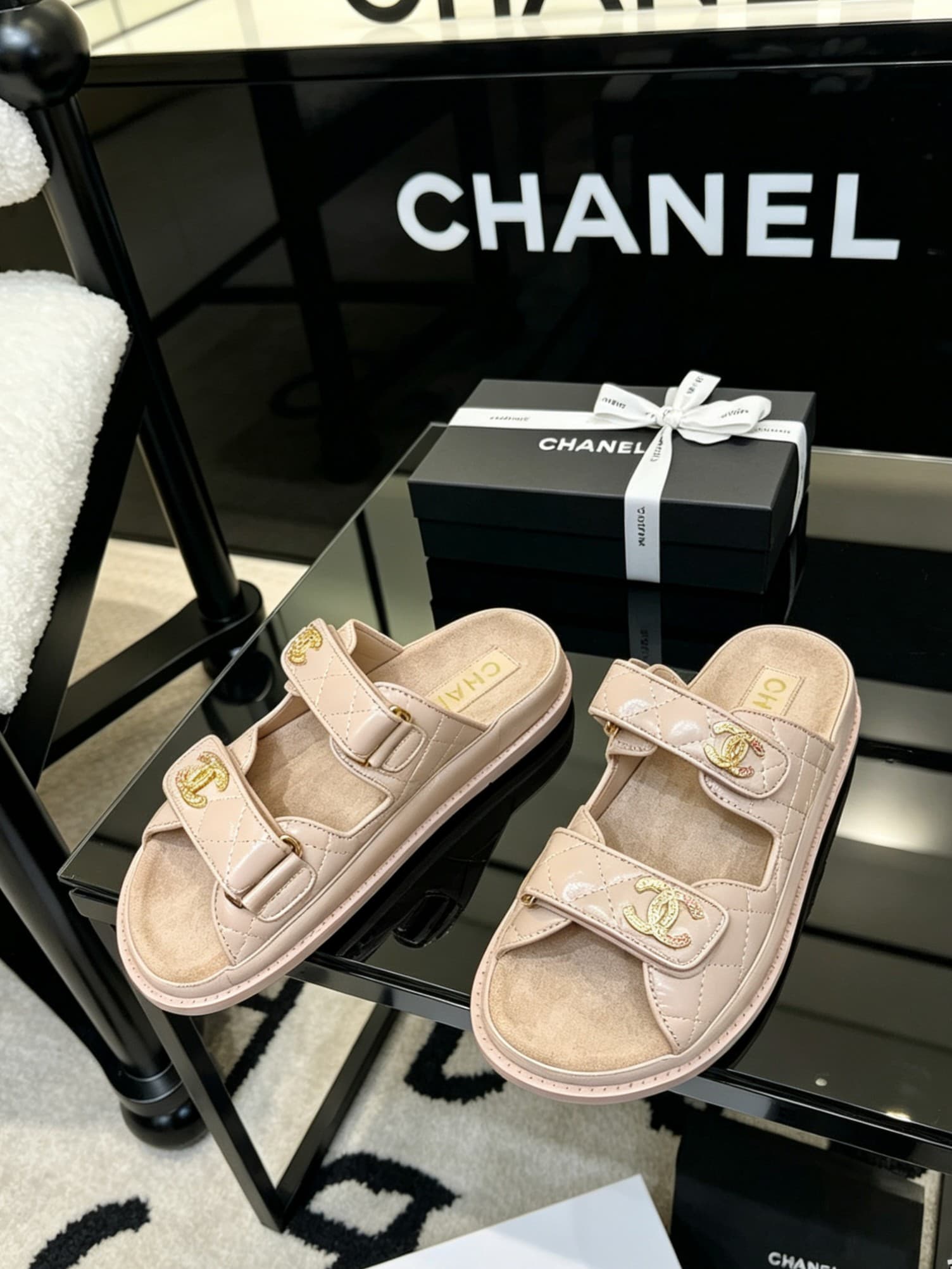 D4019 Delivered in a special box packaging for Chanel — image 5