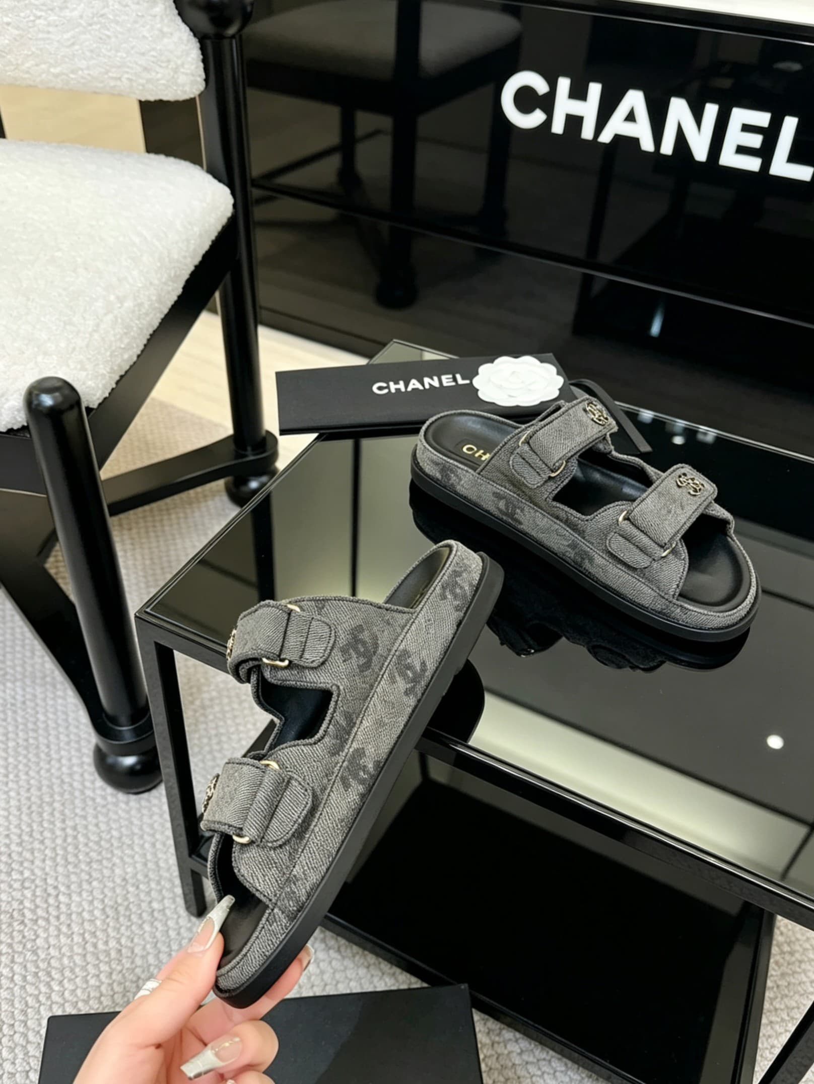 D4020 Delivered in a special box packaging for Chanel — image 6