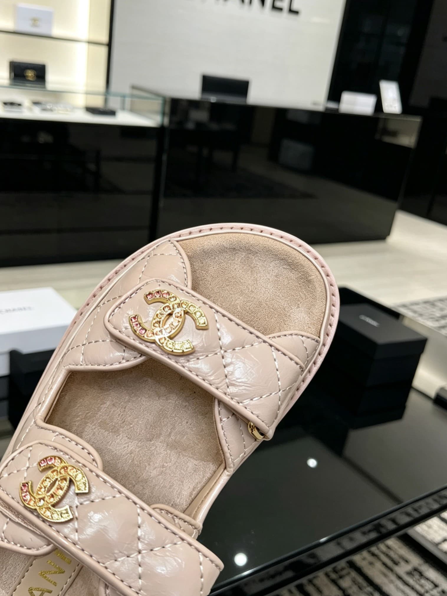 D4019 Delivered in a special box packaging for Chanel — image 7