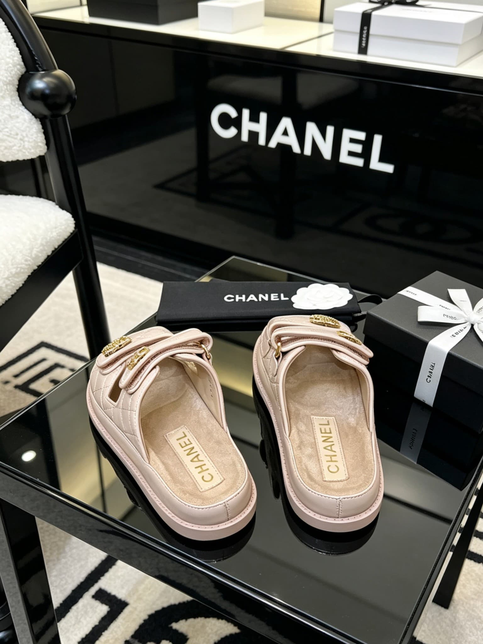 D4019 Delivered in a special box packaging for Chanel — image 8