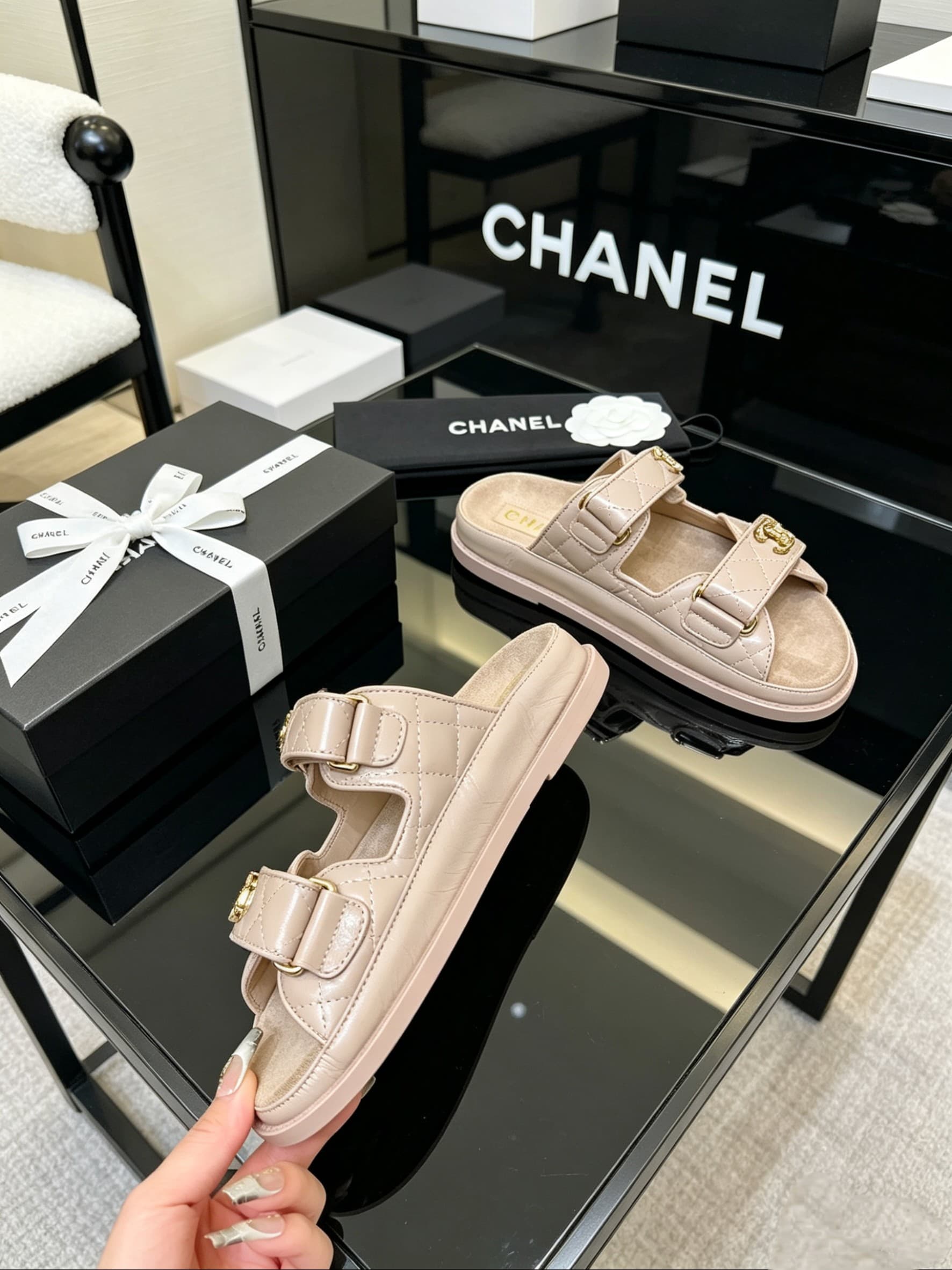 D4019 Delivered in a special box packaging for Chanel — image 6