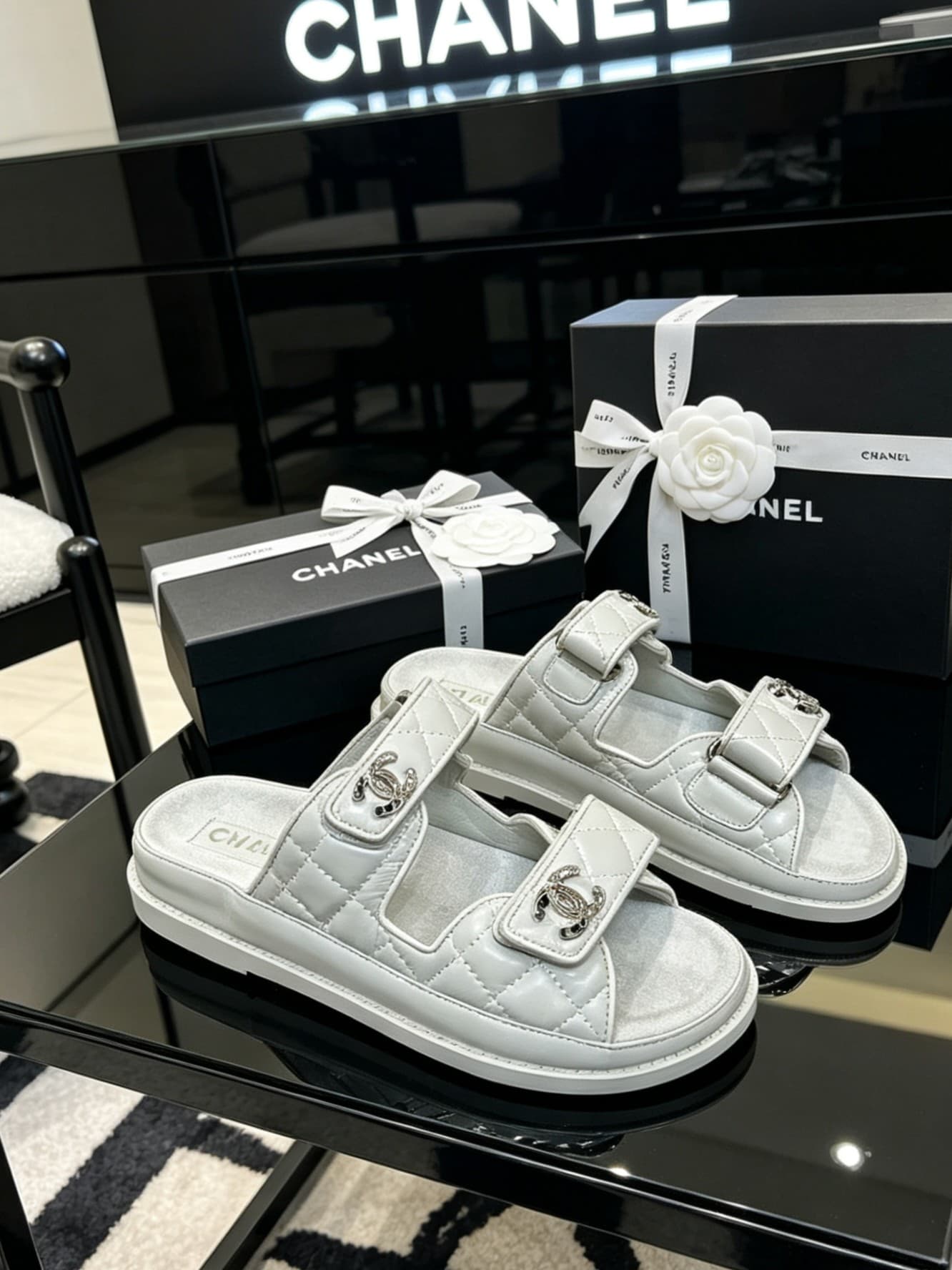 D4018 Delivery of Chanel-specific gift box packaging — image 5