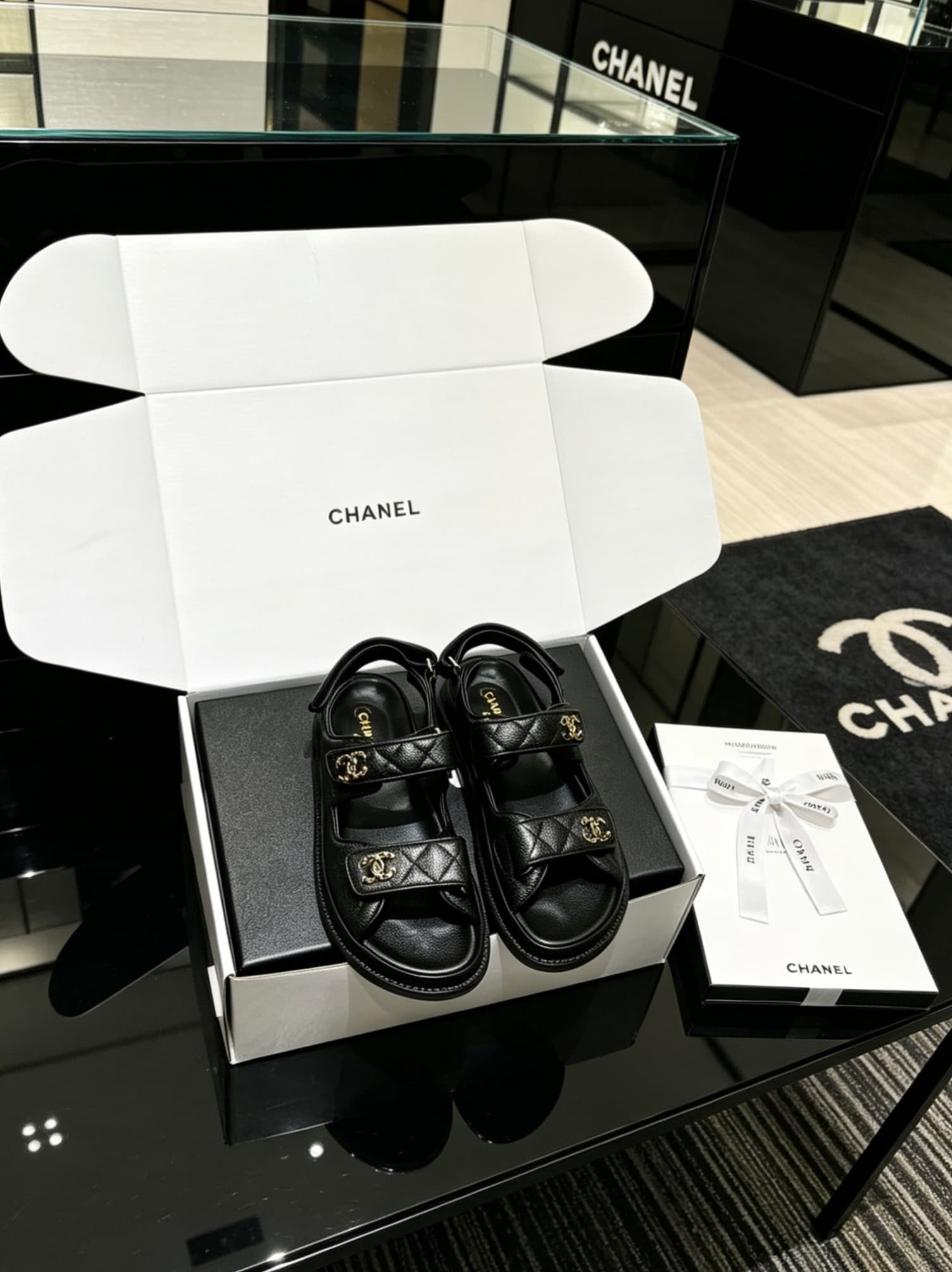 D4017 Delivered in a special box packaging for Chanel — image 5