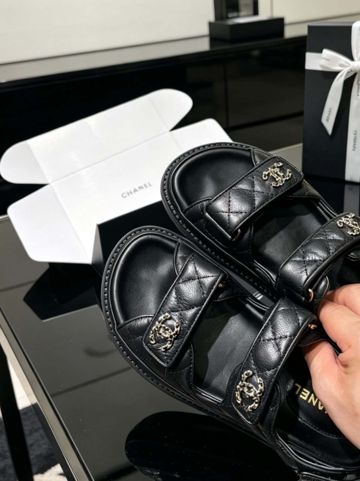 D4017 Delivered in a special box packaging for Chanel — image 7